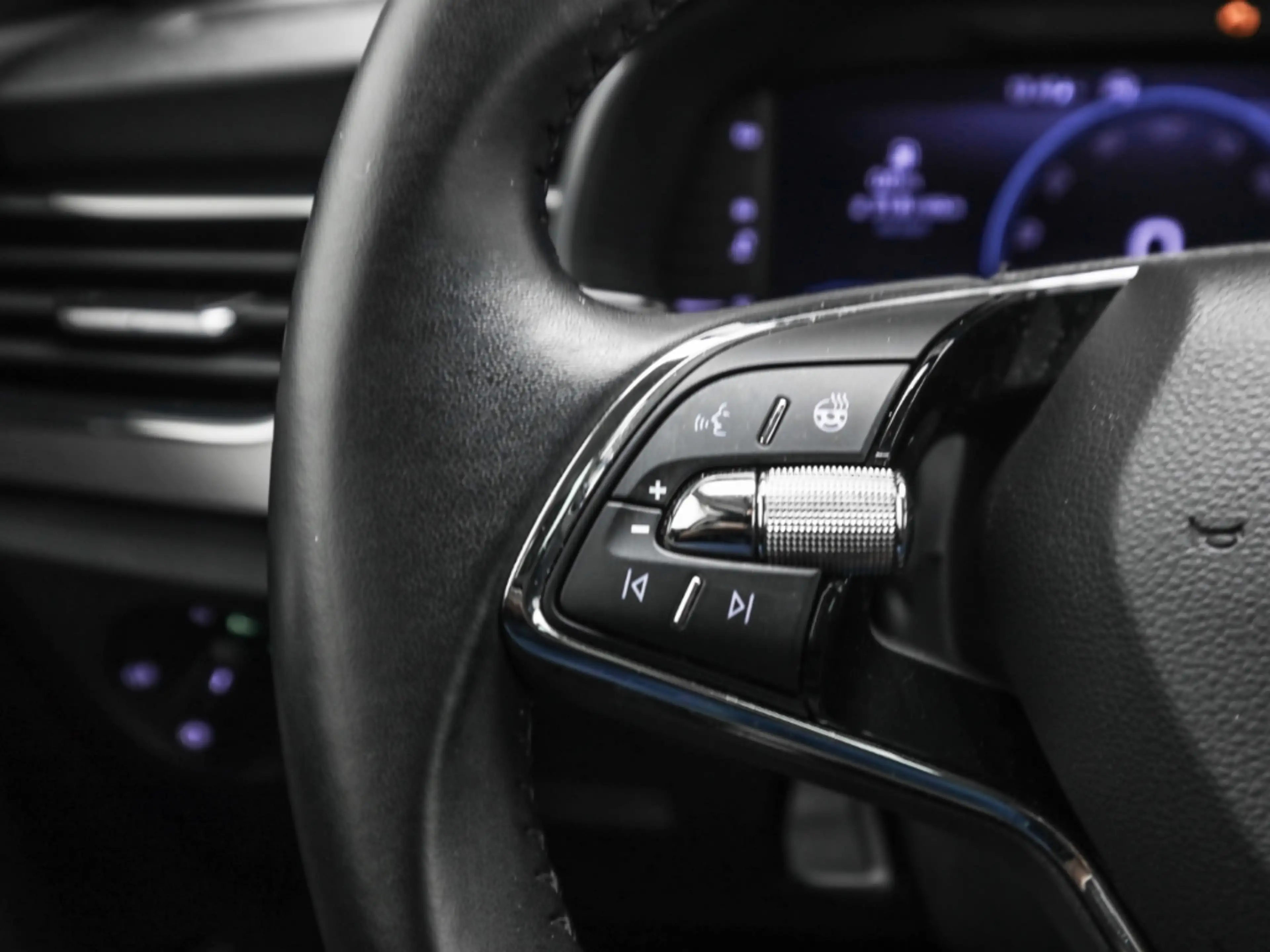 Skoda Kamiq 1.0 TSI Clever AHK Navi Kamera — photo 10