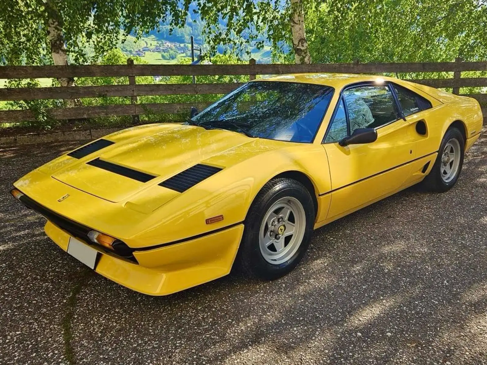 Ferrari 208 2.0 turbo GTB 220cv
