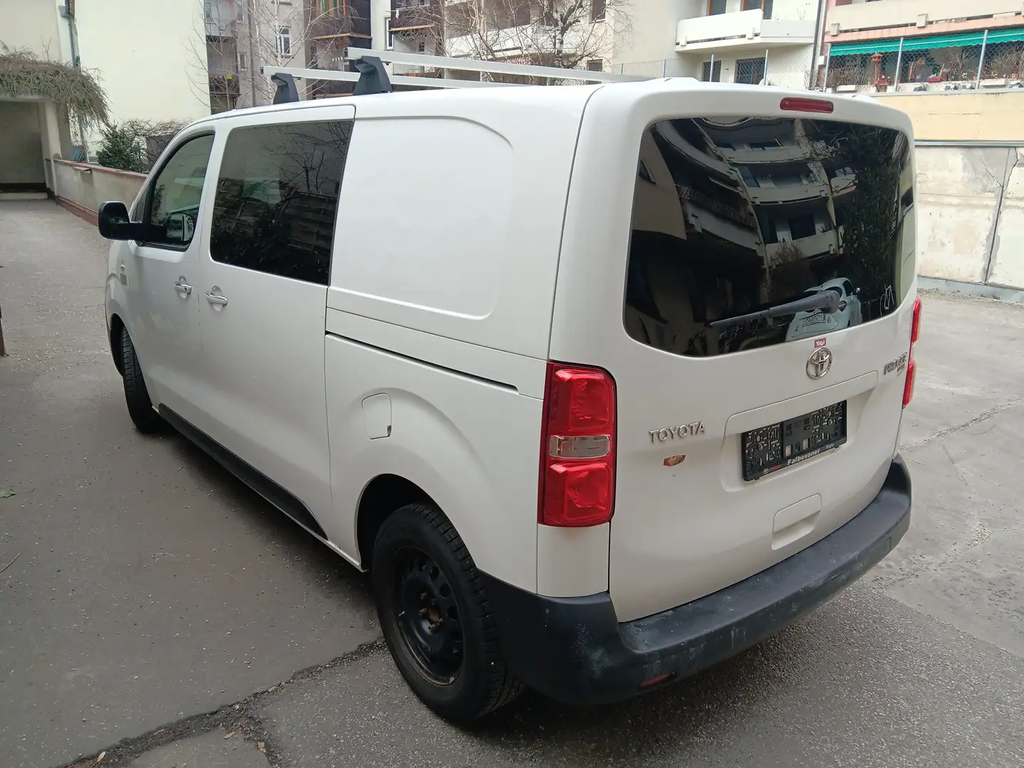 Toyota Proace Pro Ace Doppelkabine 2,0 D-4D 120 L1 Medium Weiß - 2