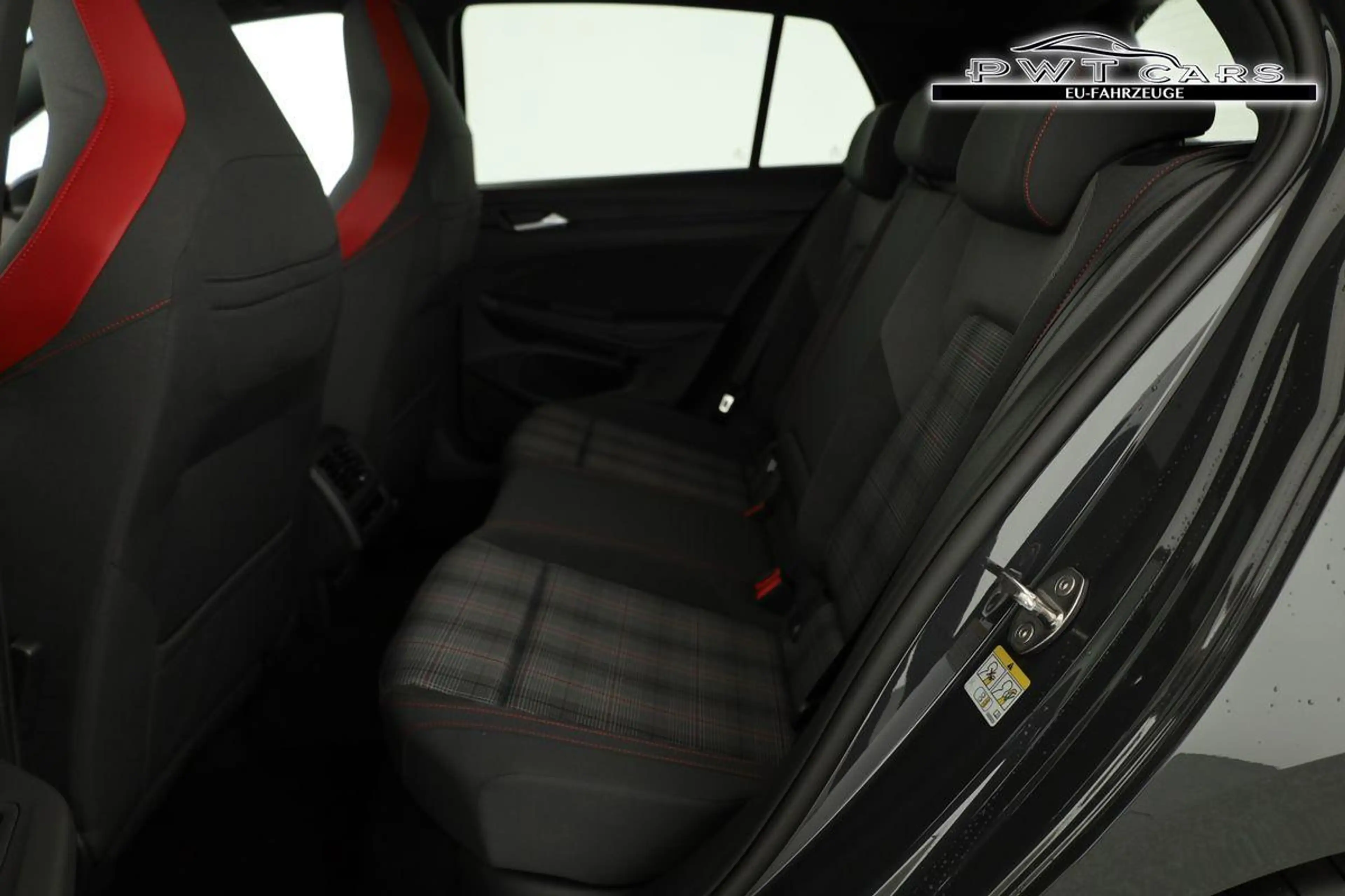 Volkswagen Golf 2.0 TSI 195 kW GTI VIII DSG, Navi, Side, Matrix... — photo 10