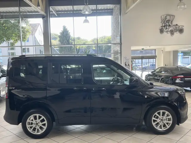Ford Tourneo Courier view 2
