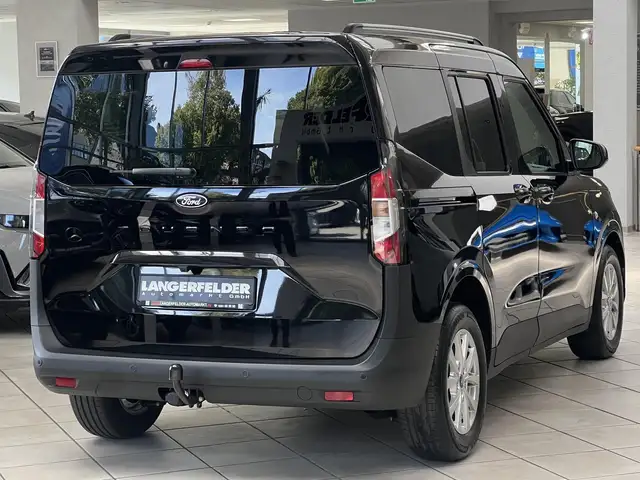 Ford Tourneo Courier view 3