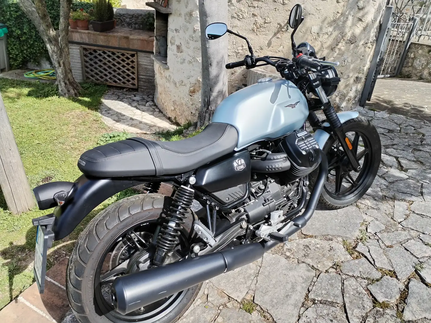 Moto Guzzi V 7 Stone - 1