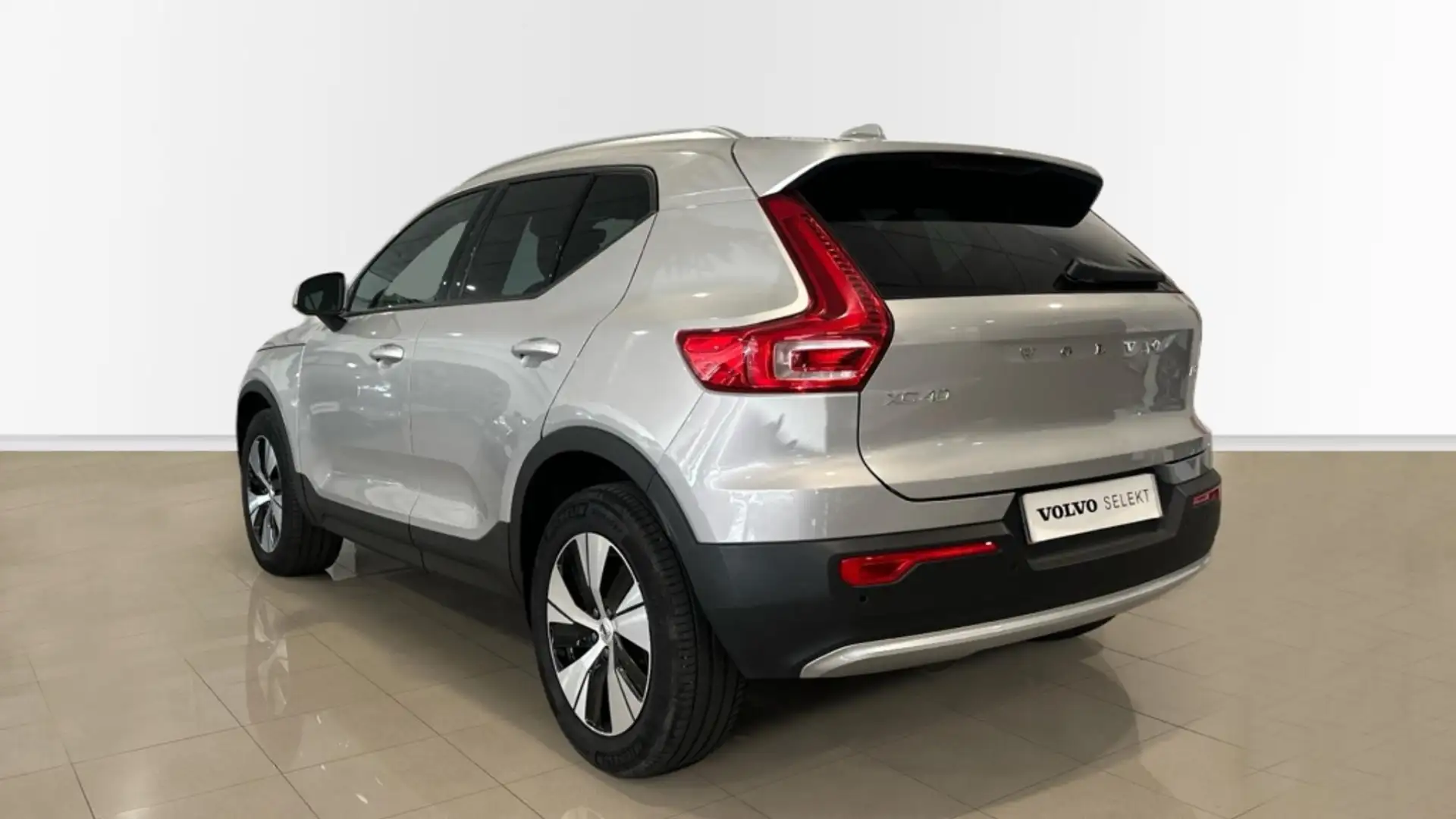 Volvo XC40 B3 Core Aut. Gris - 2