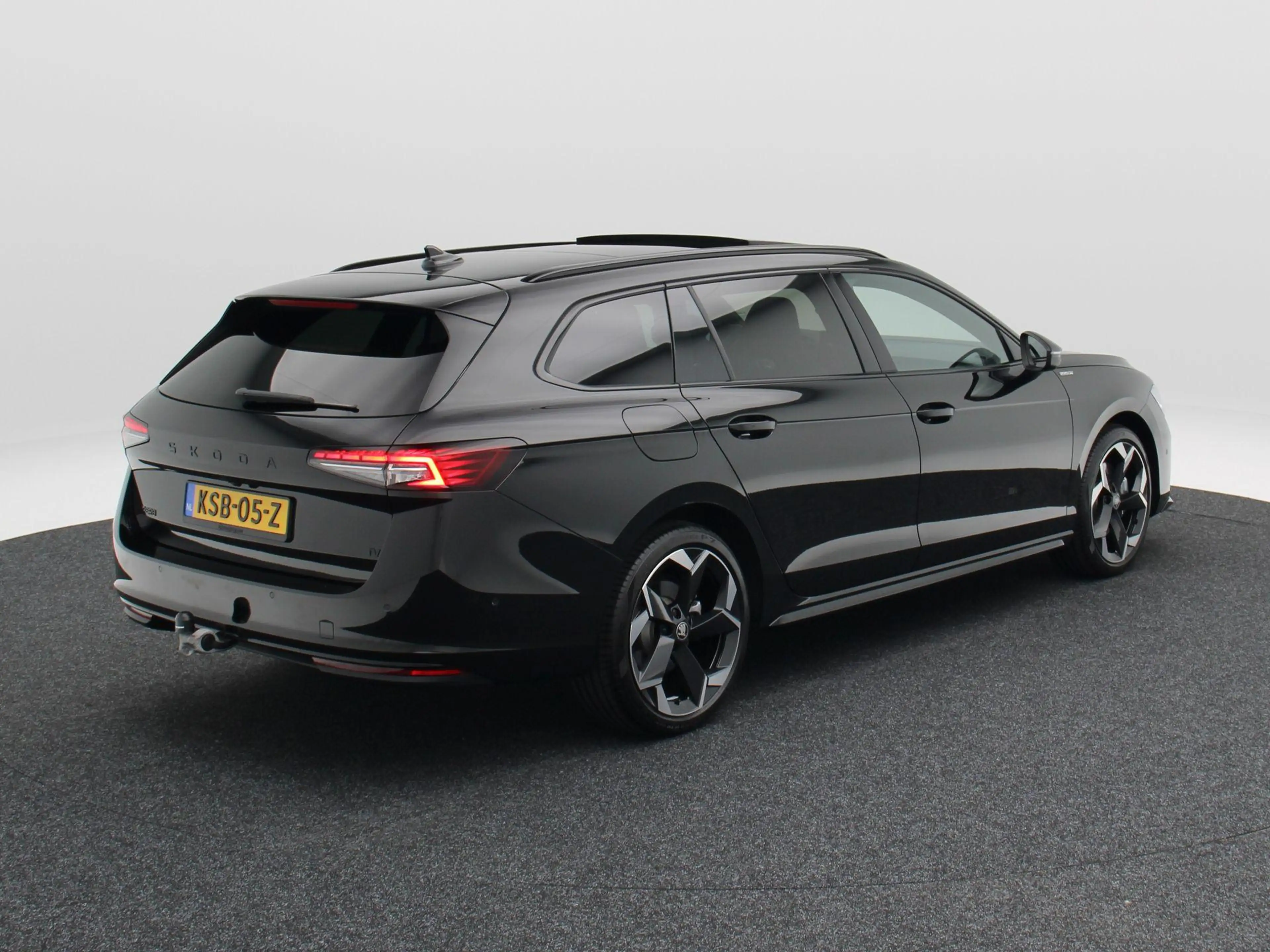Skoda Superb Combi 1.5 TSi 204 Pk PHEV Sportline Business | Sto — photo 3