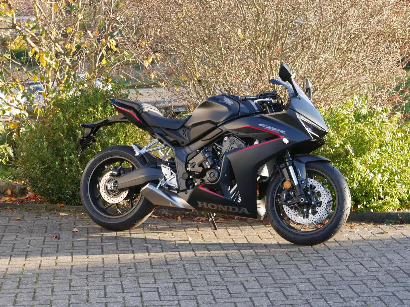 Honda CBR 650 R mit E- Clutch Černá - 1