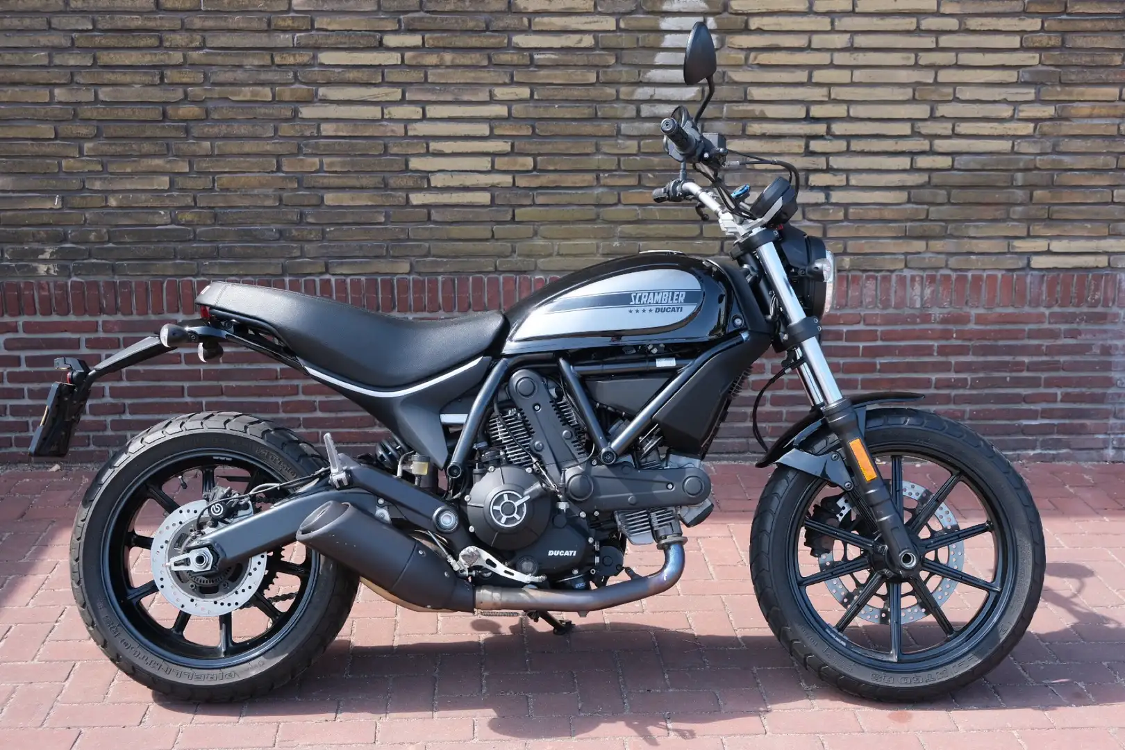 Ducati Scrambler Sixty2 - 1