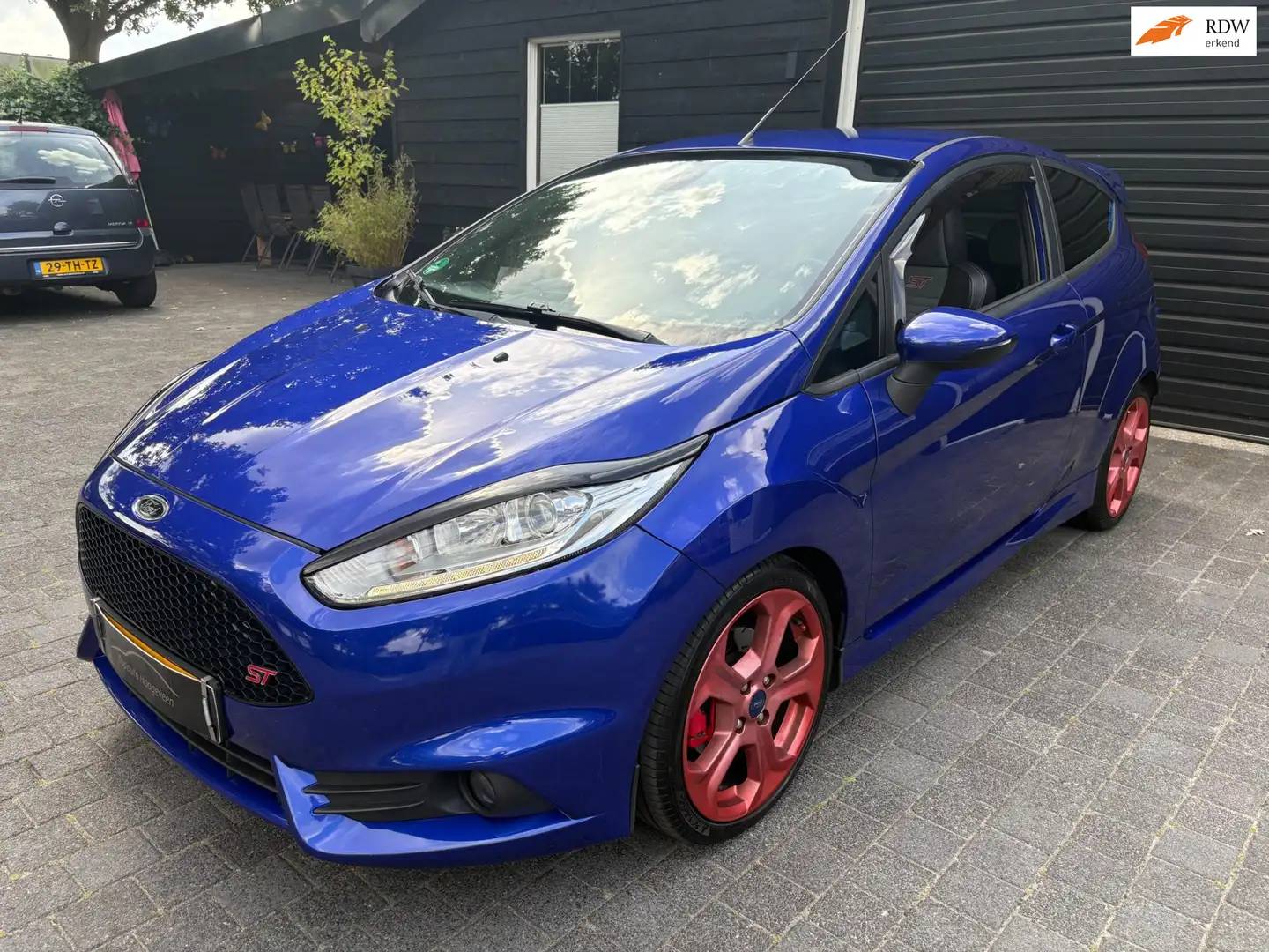 Ford Fiesta 1.6 ST2 Stage 2 236 PK! BJ 2015! Zeer mooi! Blauw - 1