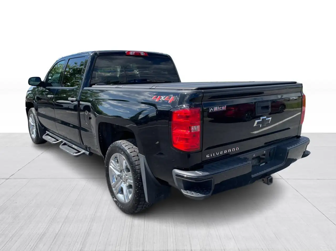 Chevrolet Silverado 1500 photo Chevrolet Silverado 1500