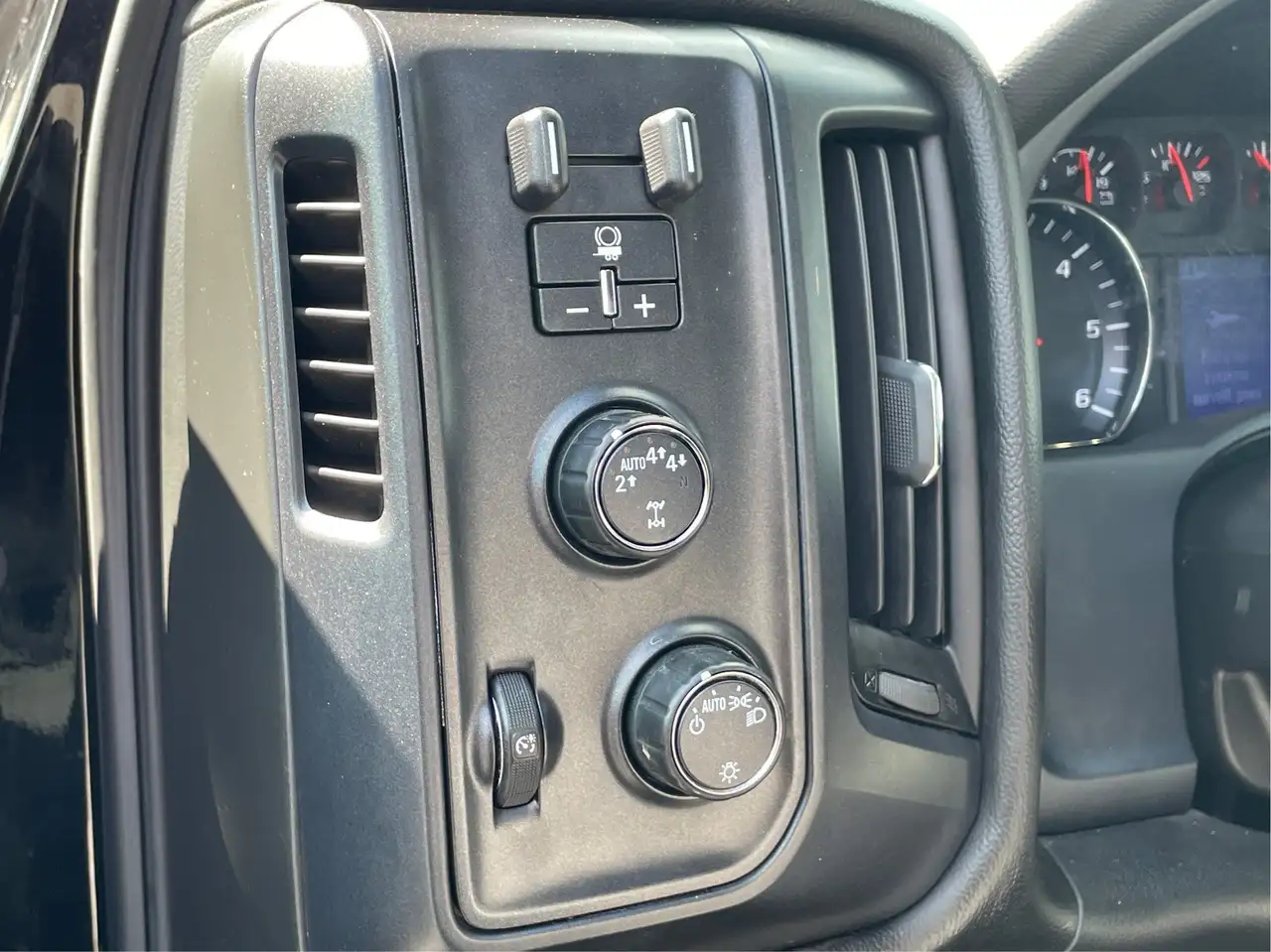 Chevrolet Silverado 1500 photo Chevrolet Silverado 1500