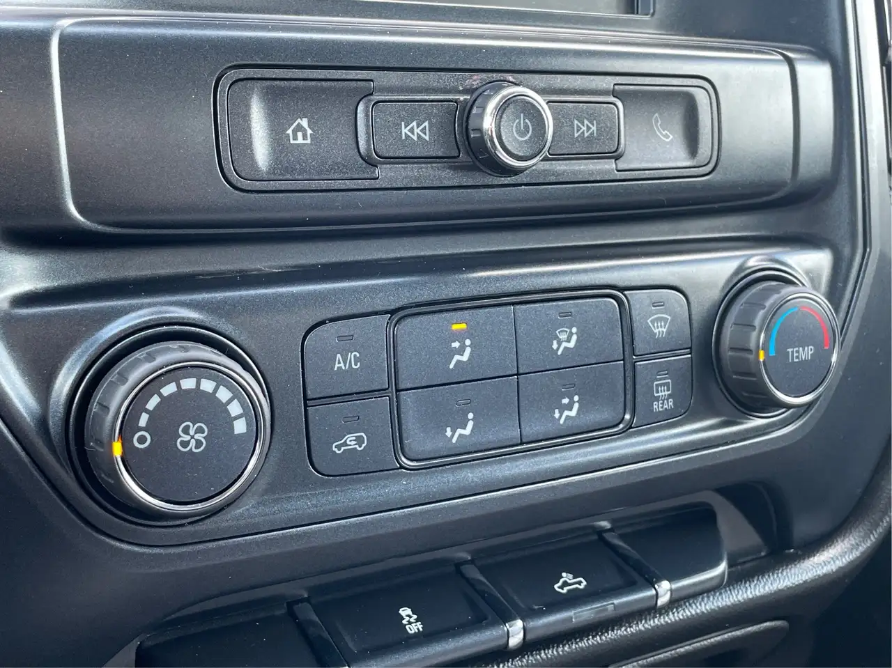 Chevrolet Silverado 1500 photo Chevrolet Silverado 1500