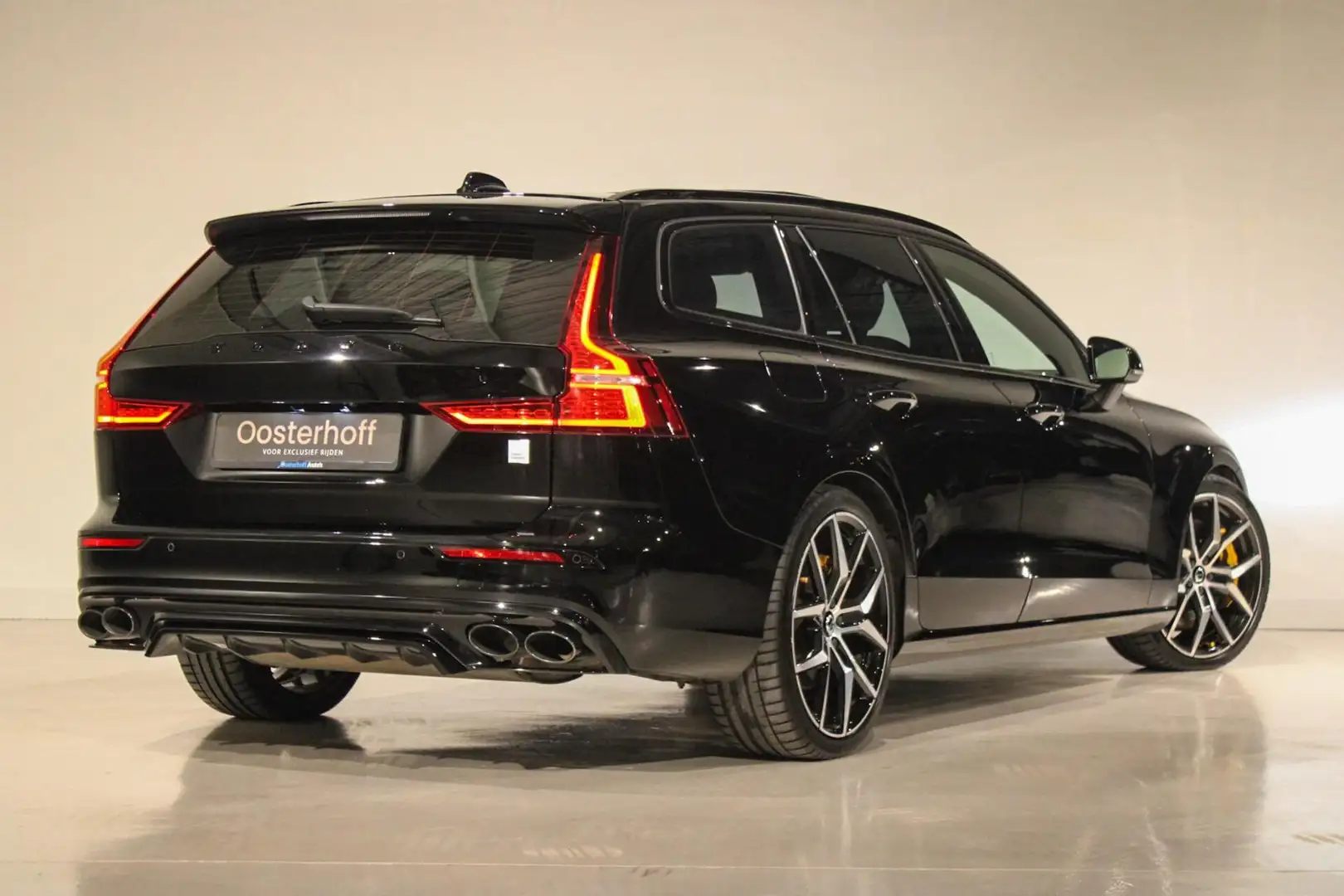 Volvo V60 2.0 T8 AWD Polestar Engineered PANO | B&W | HEICO Negro - 2
