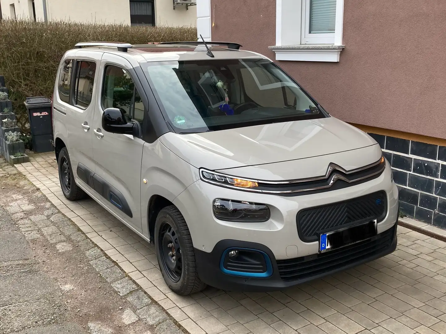 Citroen Berlingo e-Berlingo Feel Pack M 136 +PANO+CAM+CARPLAY+ Grau - 2