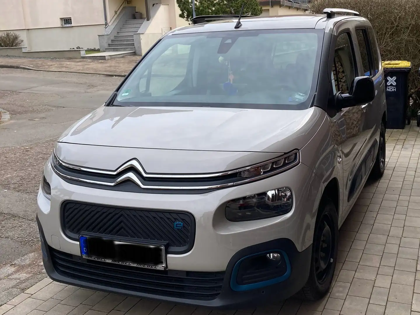 Citroen Berlingo e-Berlingo Feel Pack M 136 +PANO+CAM+CARPLAY+ Grau - 1