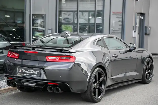 Chevrolet Camaro view 4