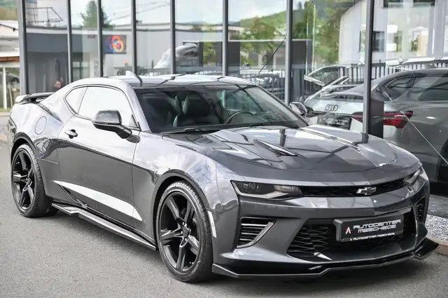 Chevrolet Camaro view 3