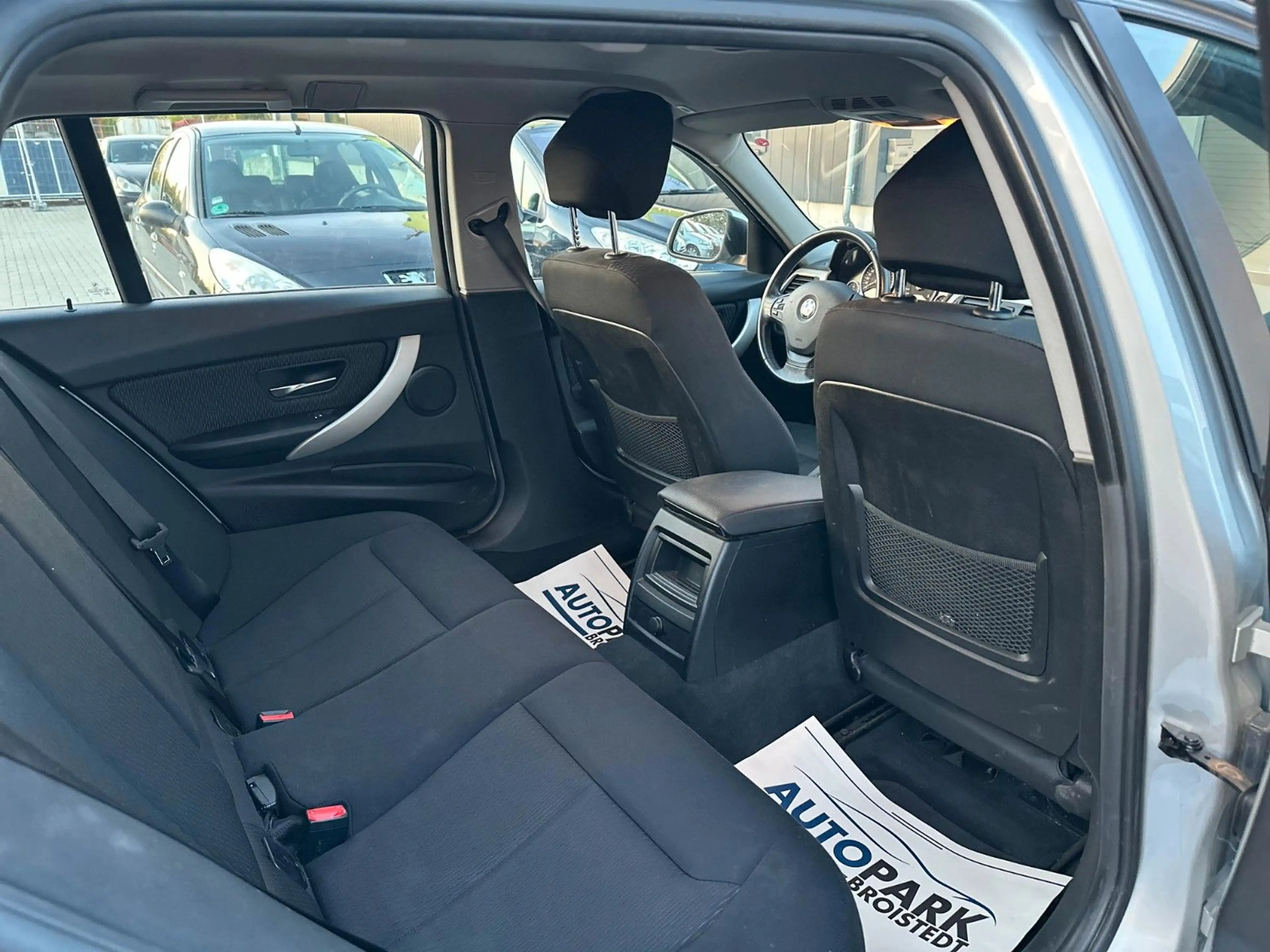 BMW 318 D Touring Advantage LED/SHZ/NAVI/TEMPO/PDC — photo 15