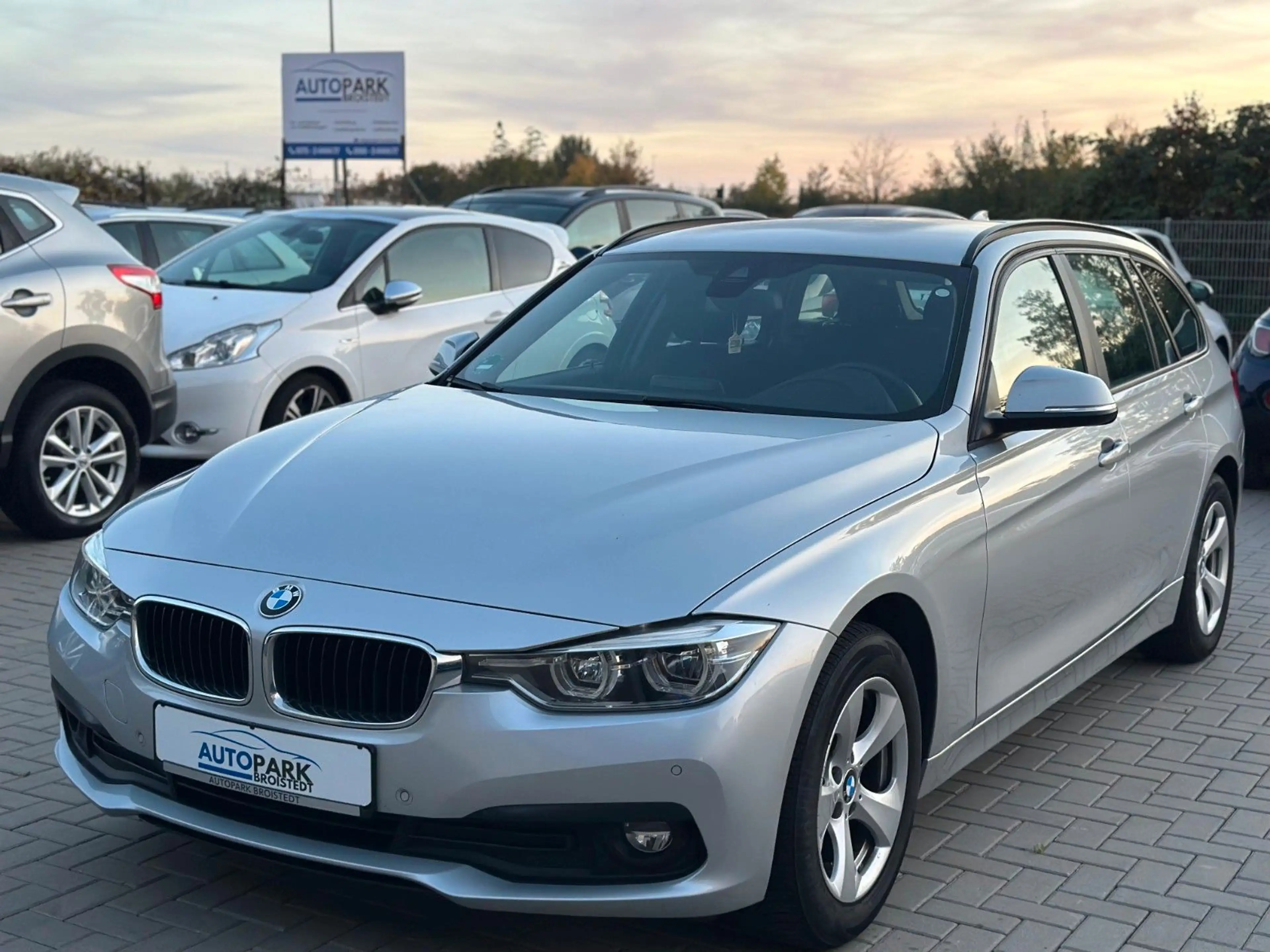 BMW 318 D Touring Advantage LED/SHZ/NAVI/TEMPO/PDC