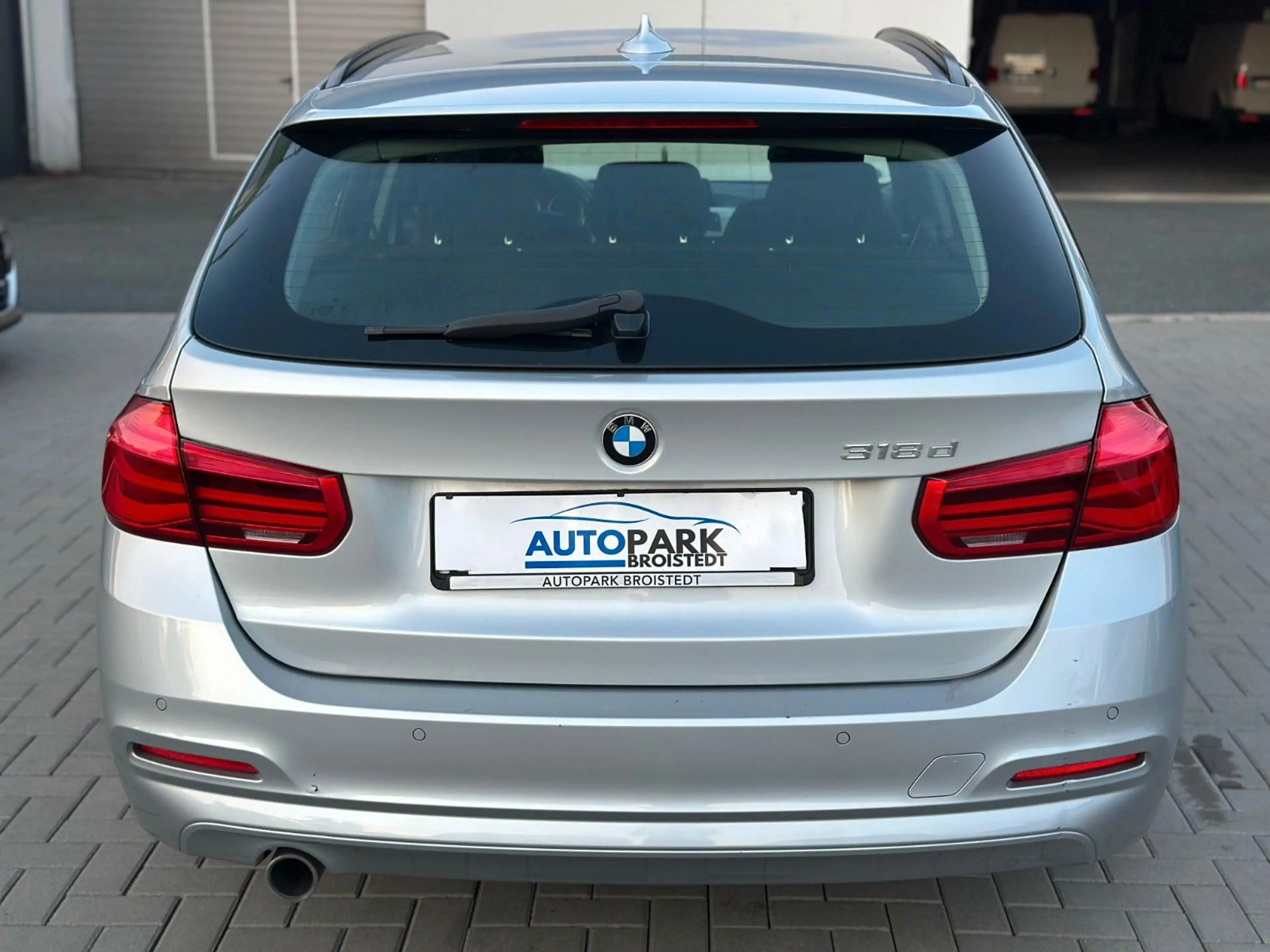 BMW 318 D Touring Advantage LED/SHZ/NAVI/TEMPO/PDC — photo 5