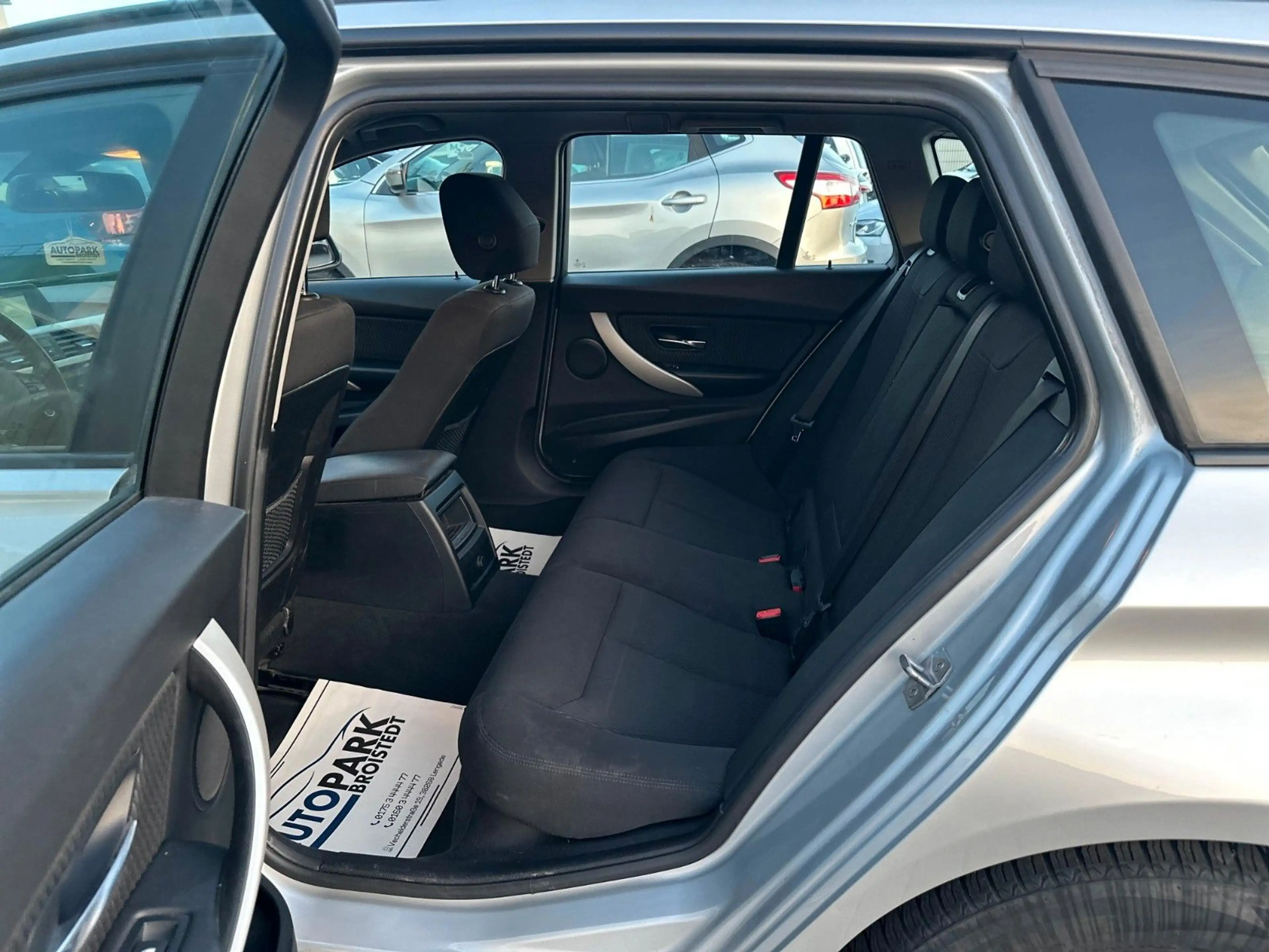 BMW 318 D Touring Advantage LED/SHZ/NAVI/TEMPO/PDC — photo 12