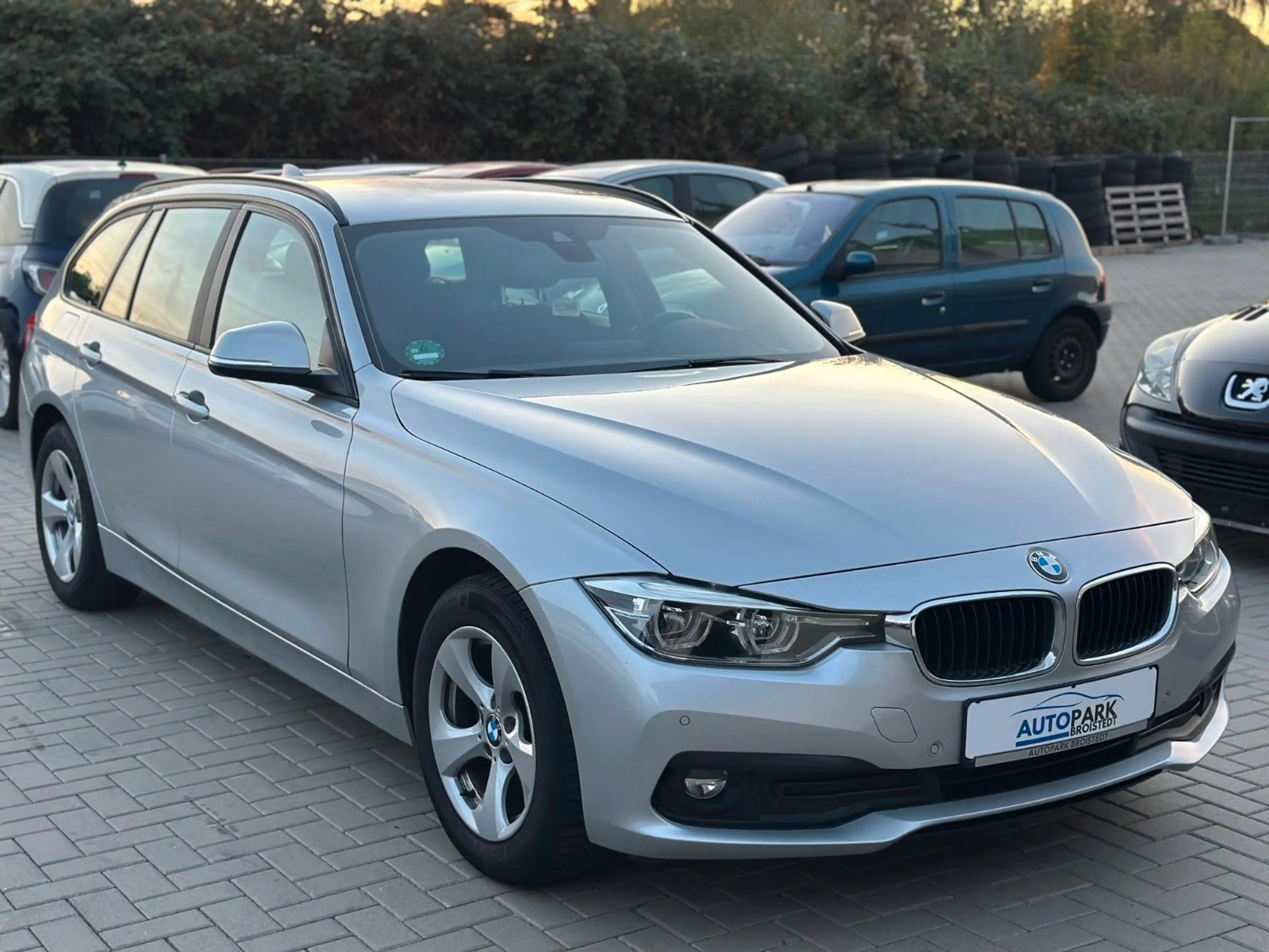 BMW 318 D Touring Advantage LED/SHZ/NAVI/TEMPO/PDC — photo 3