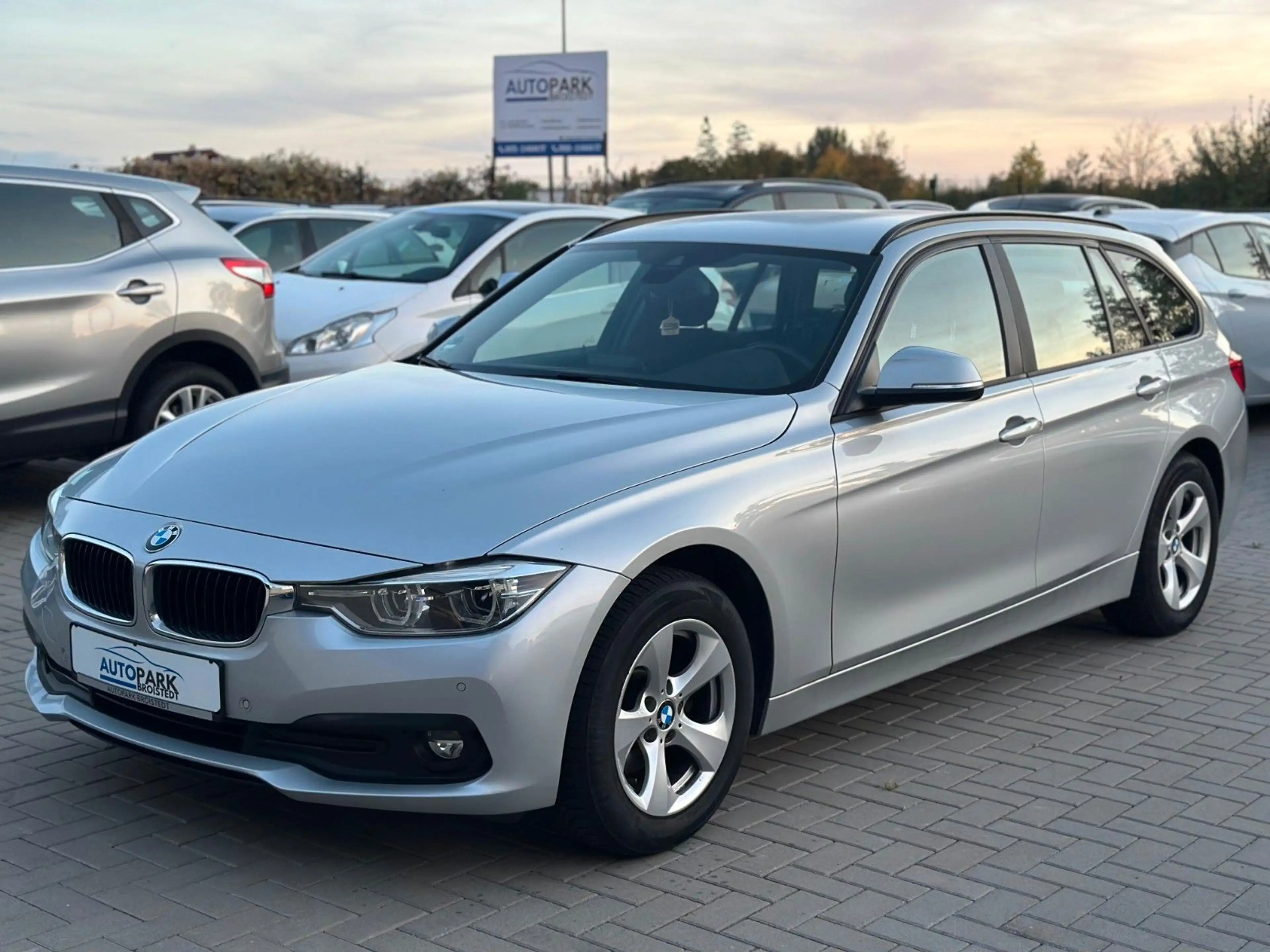 BMW 318 D Touring Advantage LED/SHZ/NAVI/TEMPO/PDC — photo 9