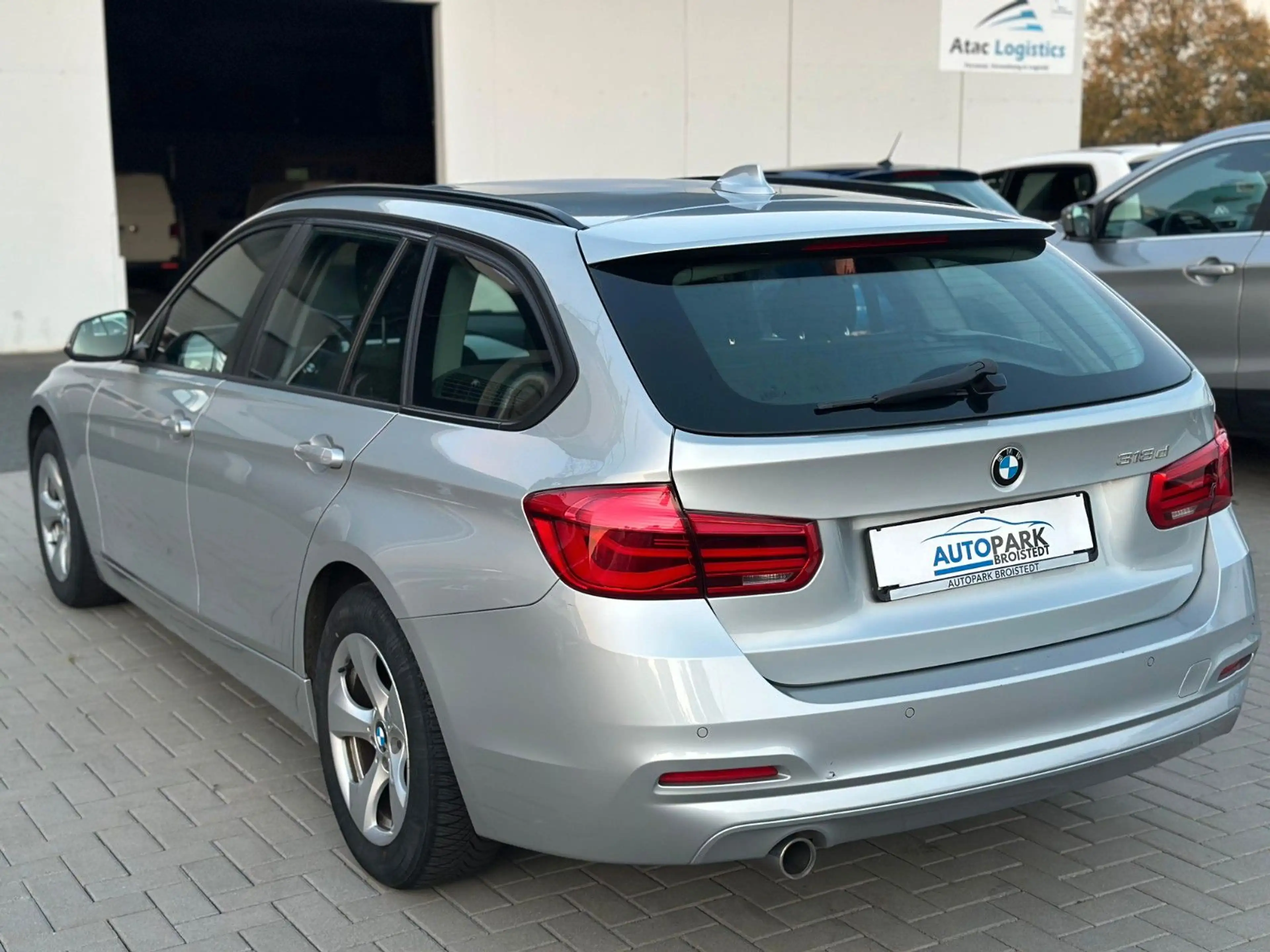 BMW 318 D Touring Advantage LED/SHZ/NAVI/TEMPO/PDC — photo 8