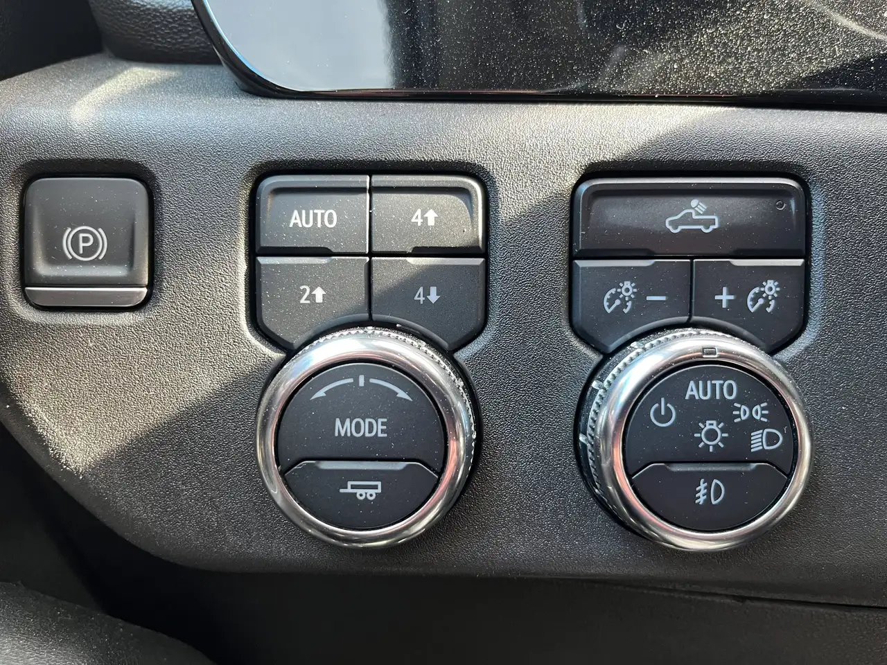 GMC Sierra 3500HD снимка GMC Sierra 3500HD