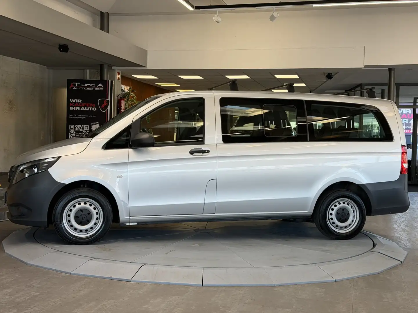 Mercedes-Benz Vito 116CDI Tourer 8-Sitzer Aut. 1.Hand *Kamera*AHK Grau - 2