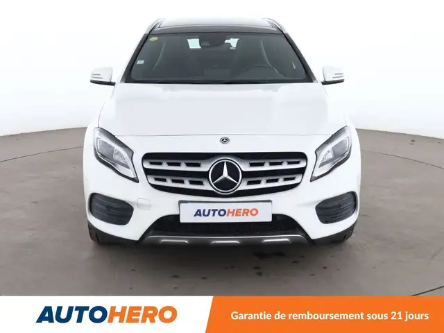 Mercedes-Benz GLA view 9