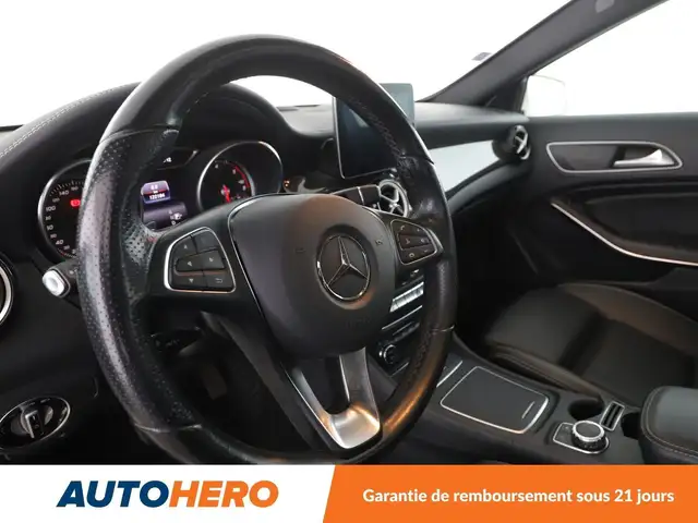 Mercedes-Benz GLA view 11