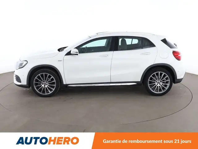 Mercedes-Benz GLA view 3