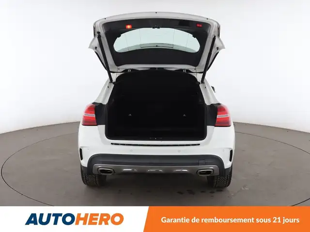 Mercedes-Benz GLA view 16