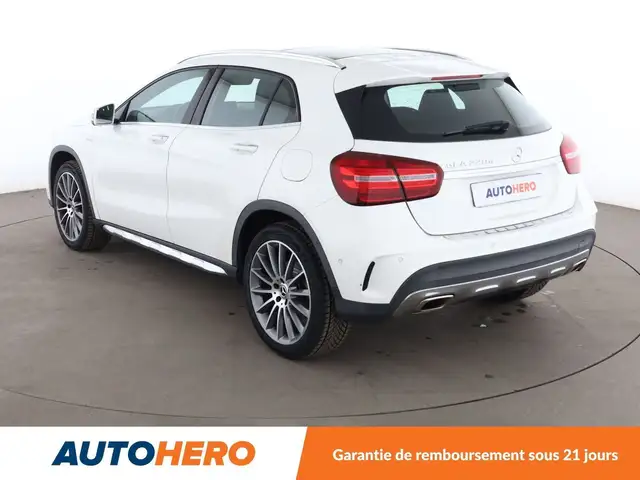 Mercedes-Benz GLA view 4