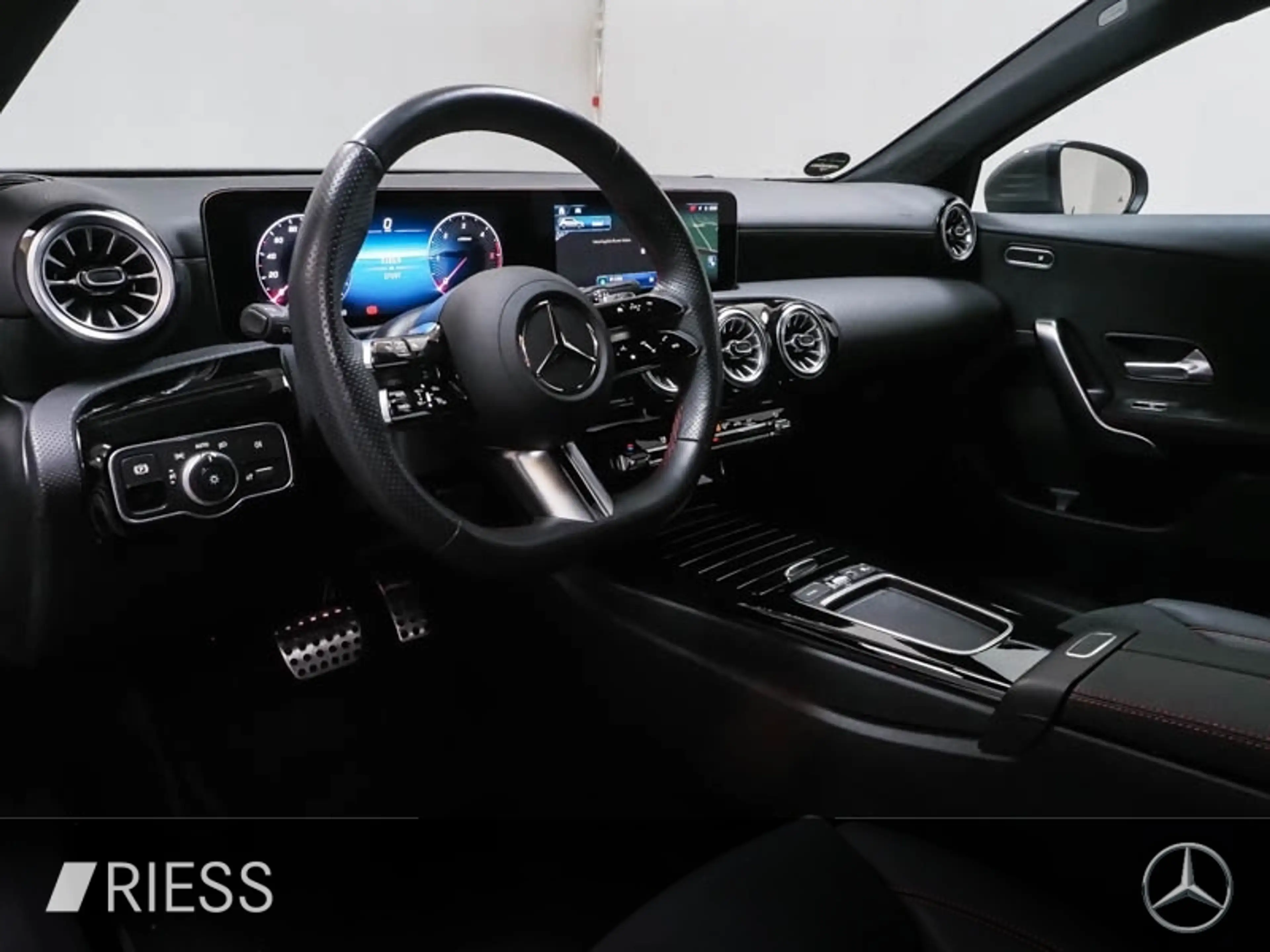 Mercedes-Benz A 220 d AMG Sport Navi LED Pano Keyless Kamera — photo 6