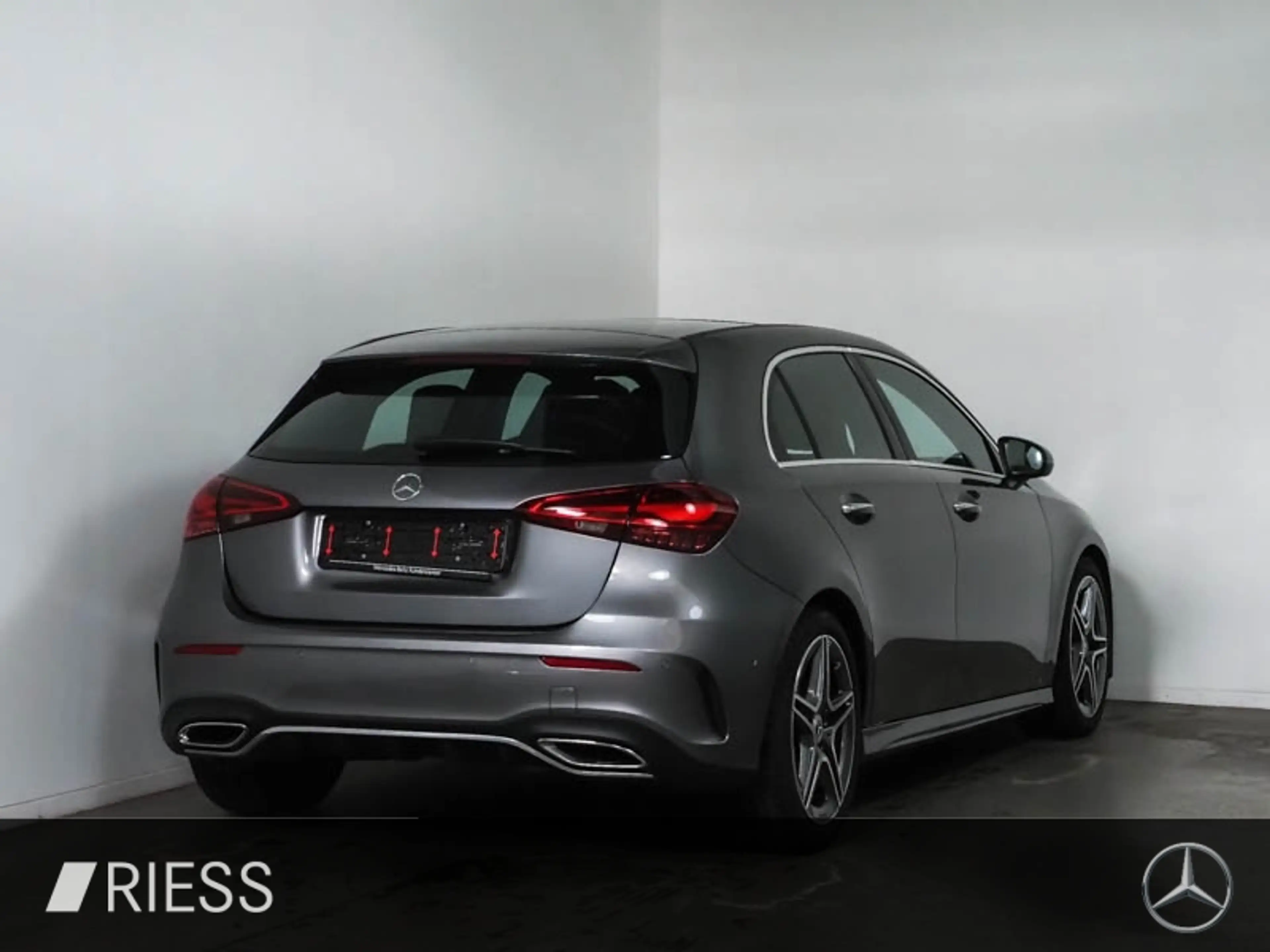 Mercedes-Benz A 220 d AMG Sport Navi LED Pano Keyless Kamera — photo 4
