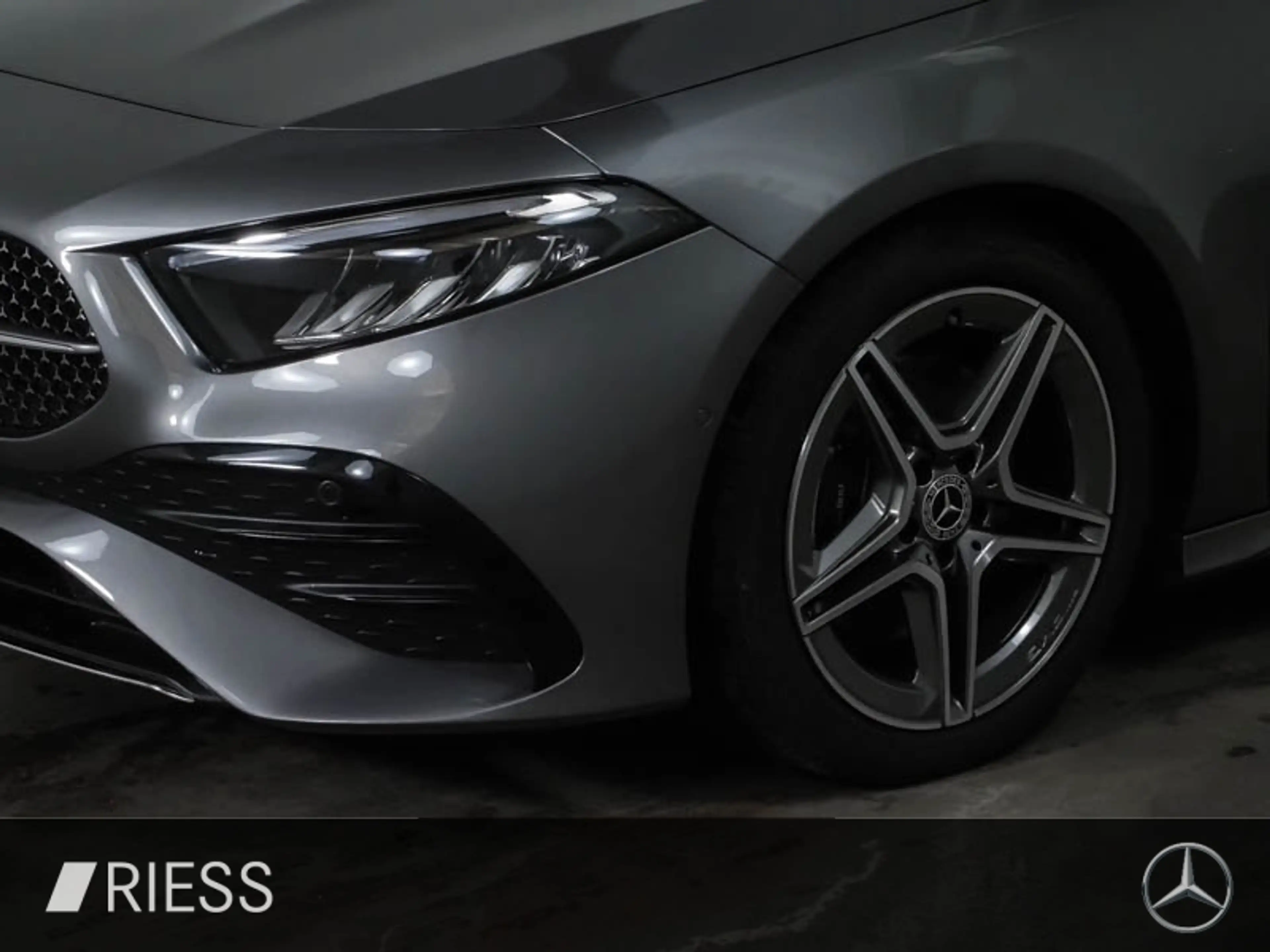 Mercedes-Benz A 220 d AMG Sport Navi LED Pano Keyless Kamera — photo 5