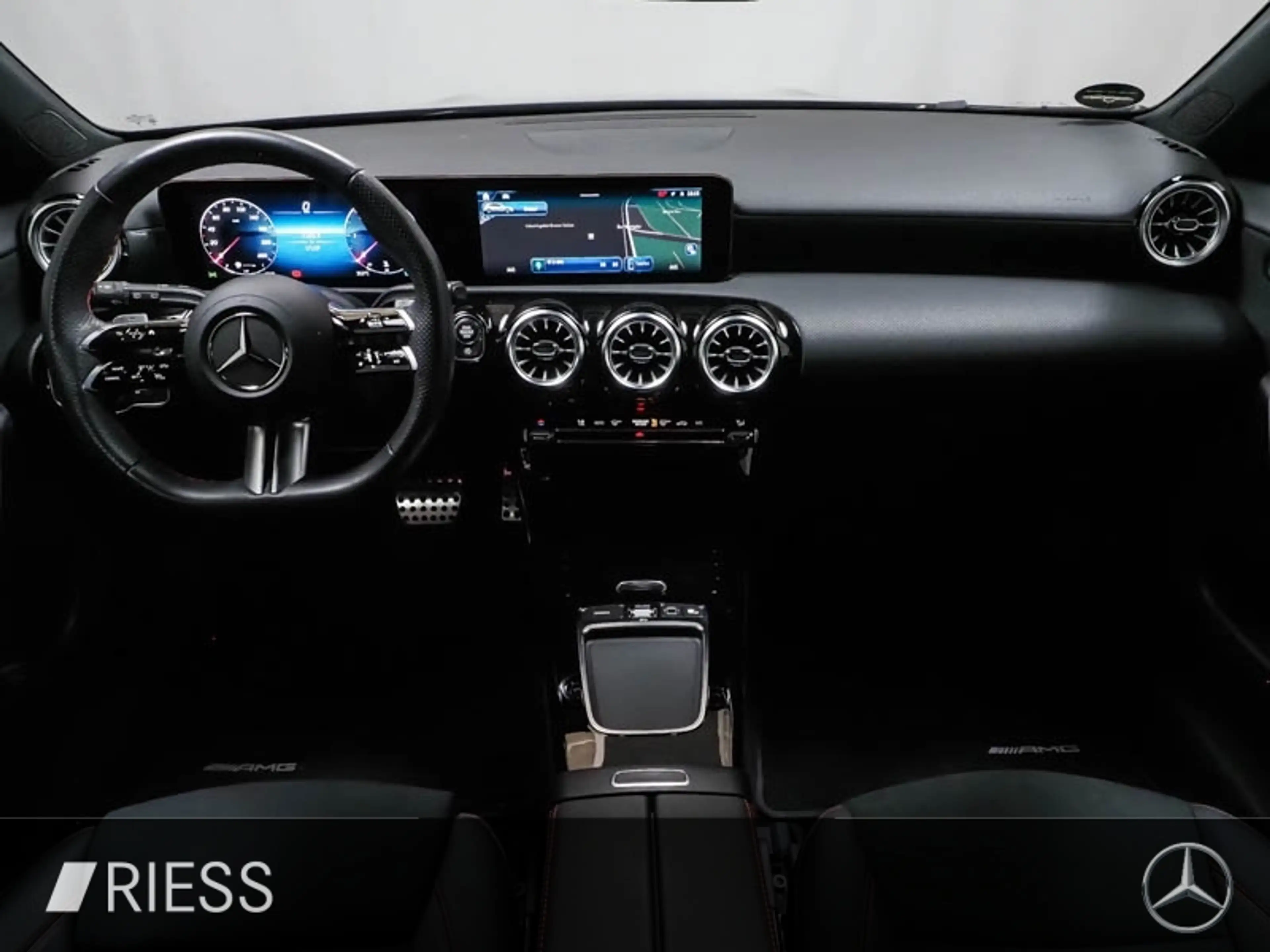 Mercedes-Benz A 220 d AMG Sport Navi LED Pano Keyless Kamera — photo 8