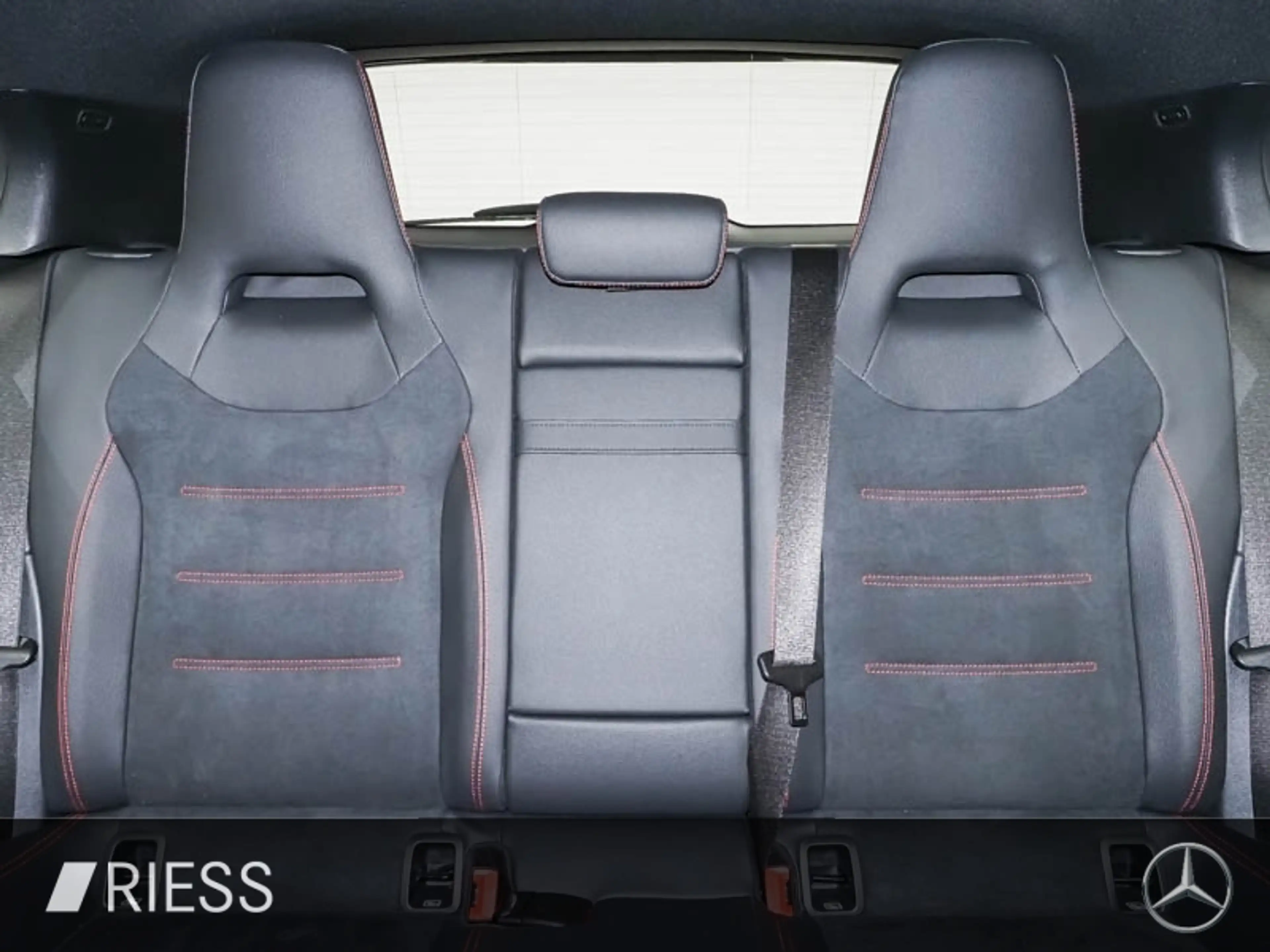 Mercedes-Benz A 220 d AMG Sport Navi LED Pano Keyless Kamera — photo 11