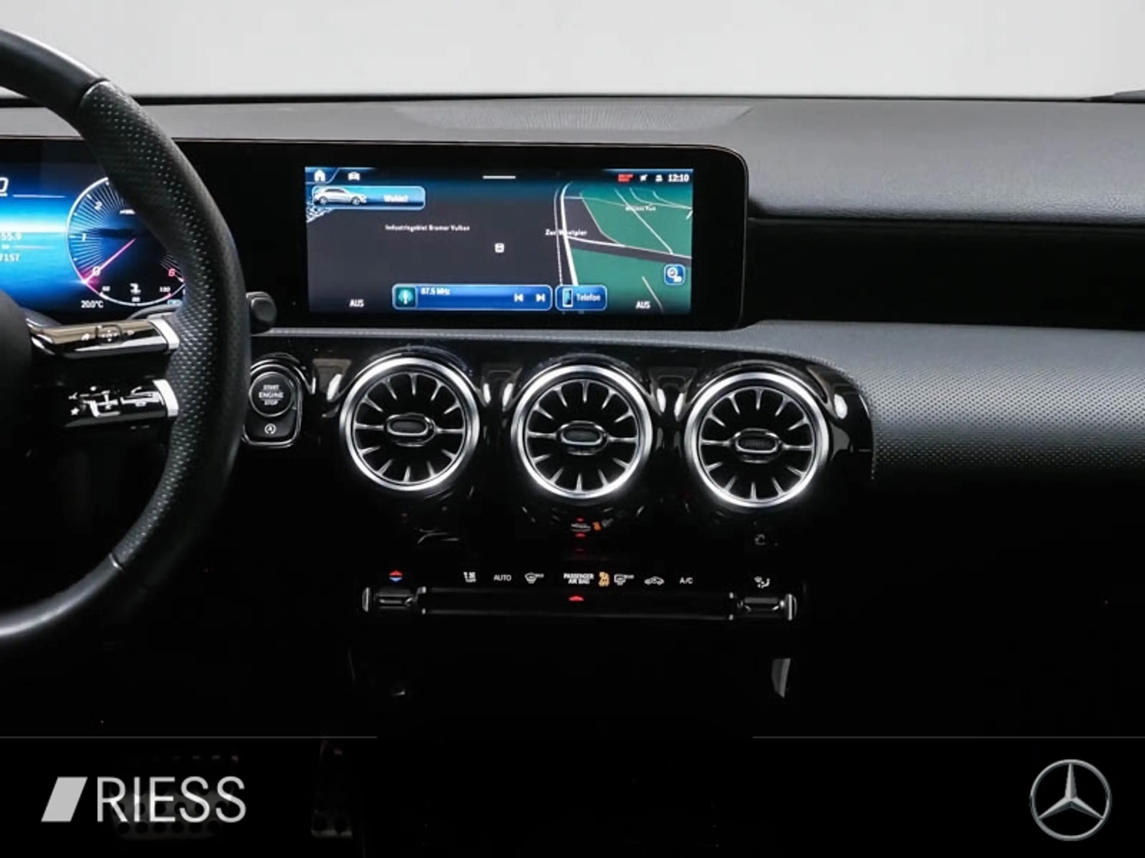 Mercedes-Benz A 220 d AMG Sport Navi LED Pano Keyless Kamera — photo 7