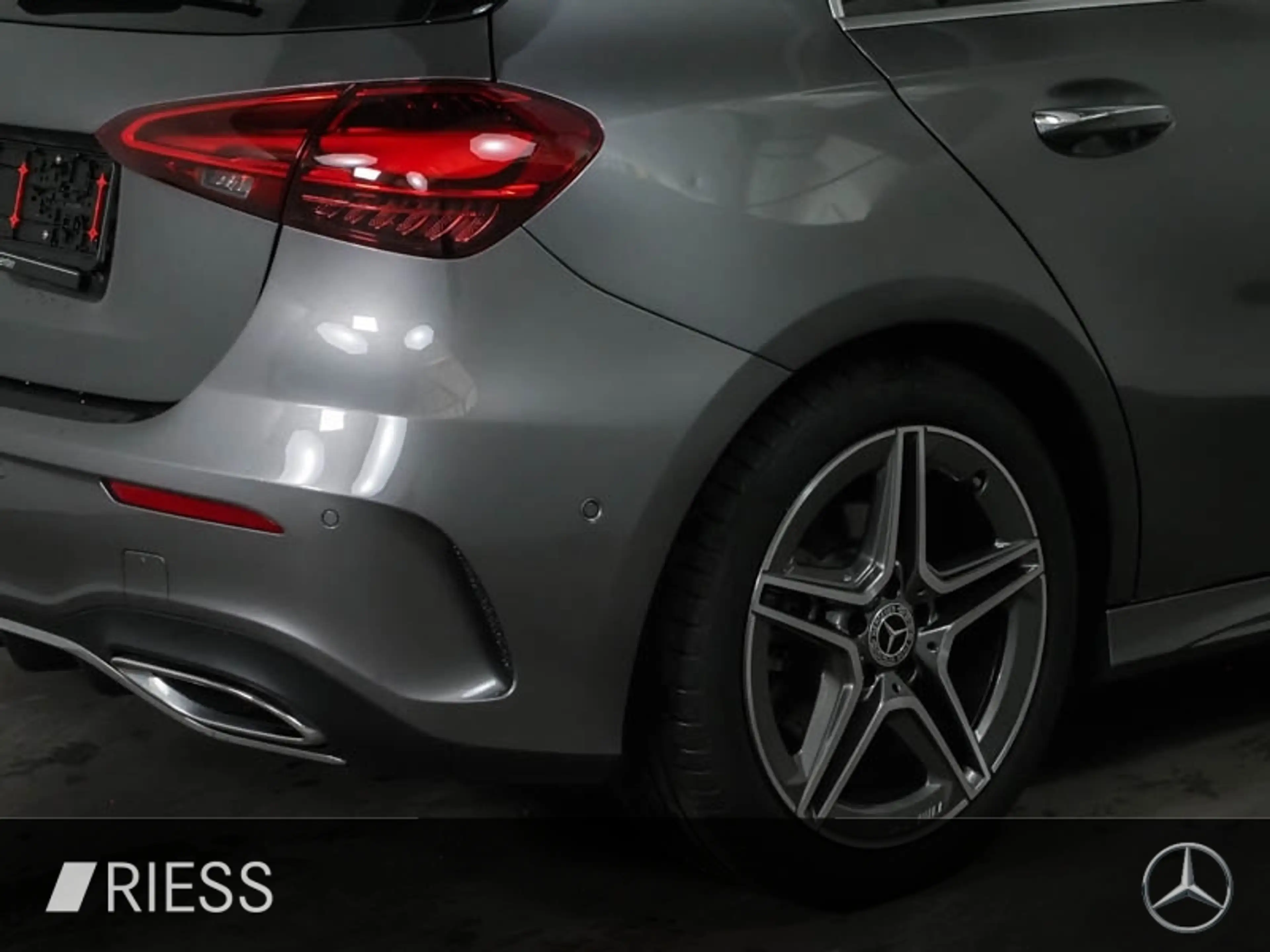 Mercedes-Benz A 220 d AMG Sport Navi LED Pano Keyless Kamera — photo 3