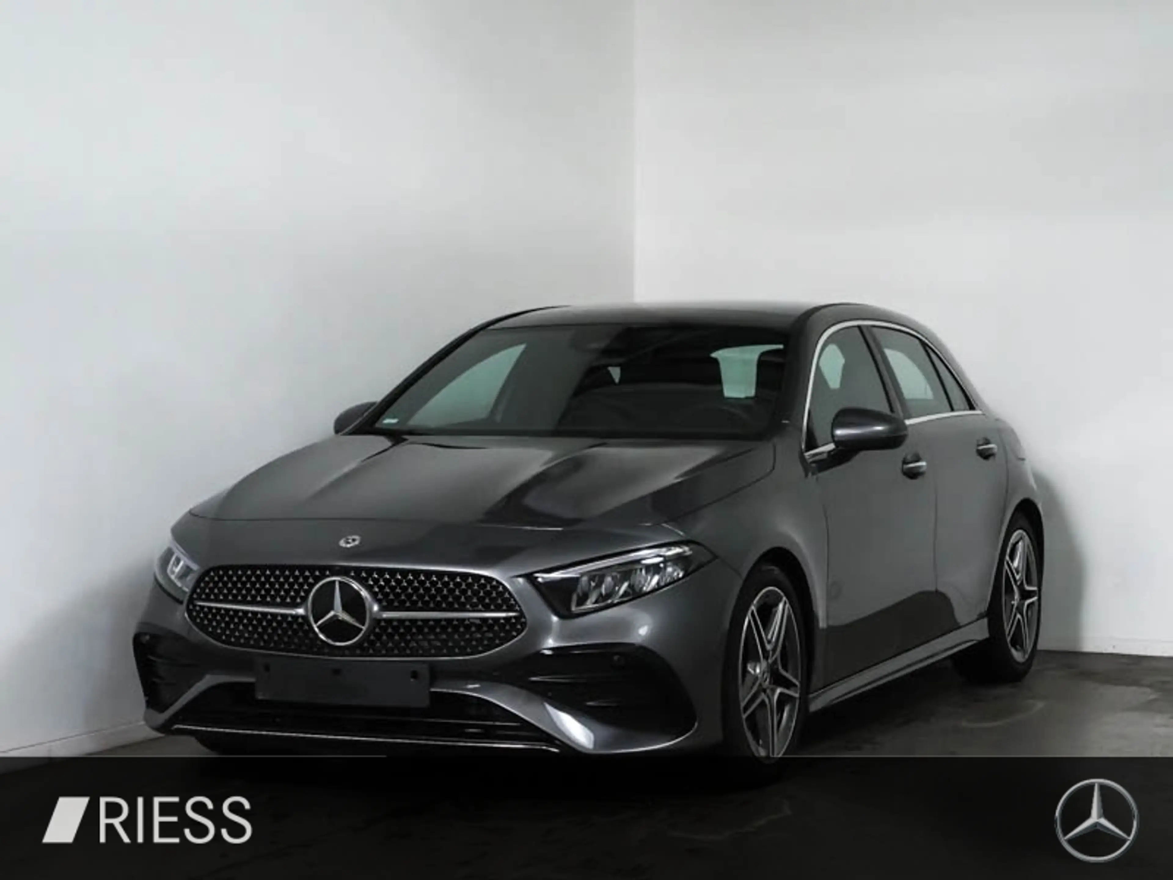 Mercedes-Benz A 220 d AMG Sport Navi LED Pano Keyless Kamera — photo 2