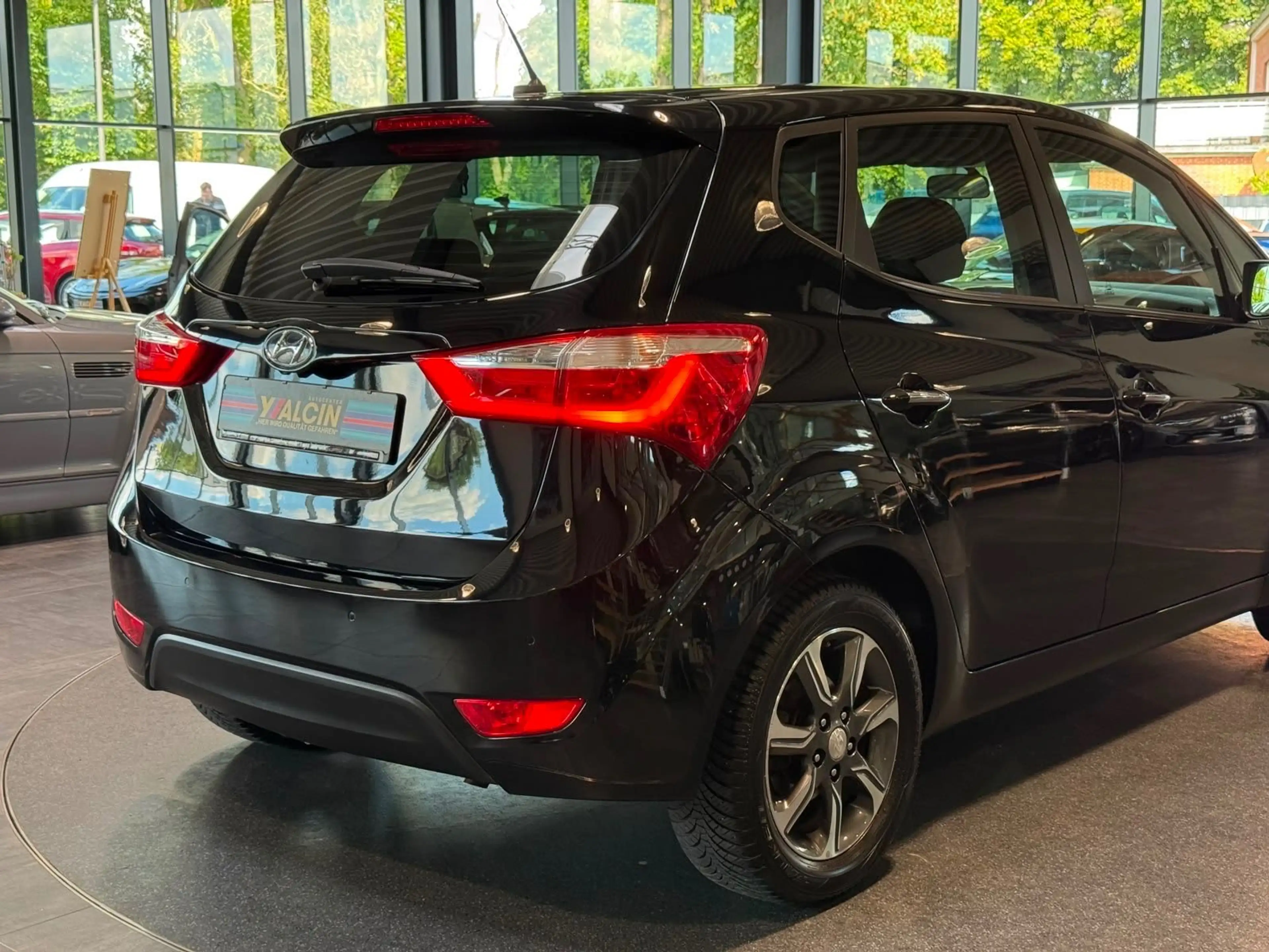 Hyundai iX20 1.6 Space Plus-Paket Automatik S-HEFT/NAVI — photo 15