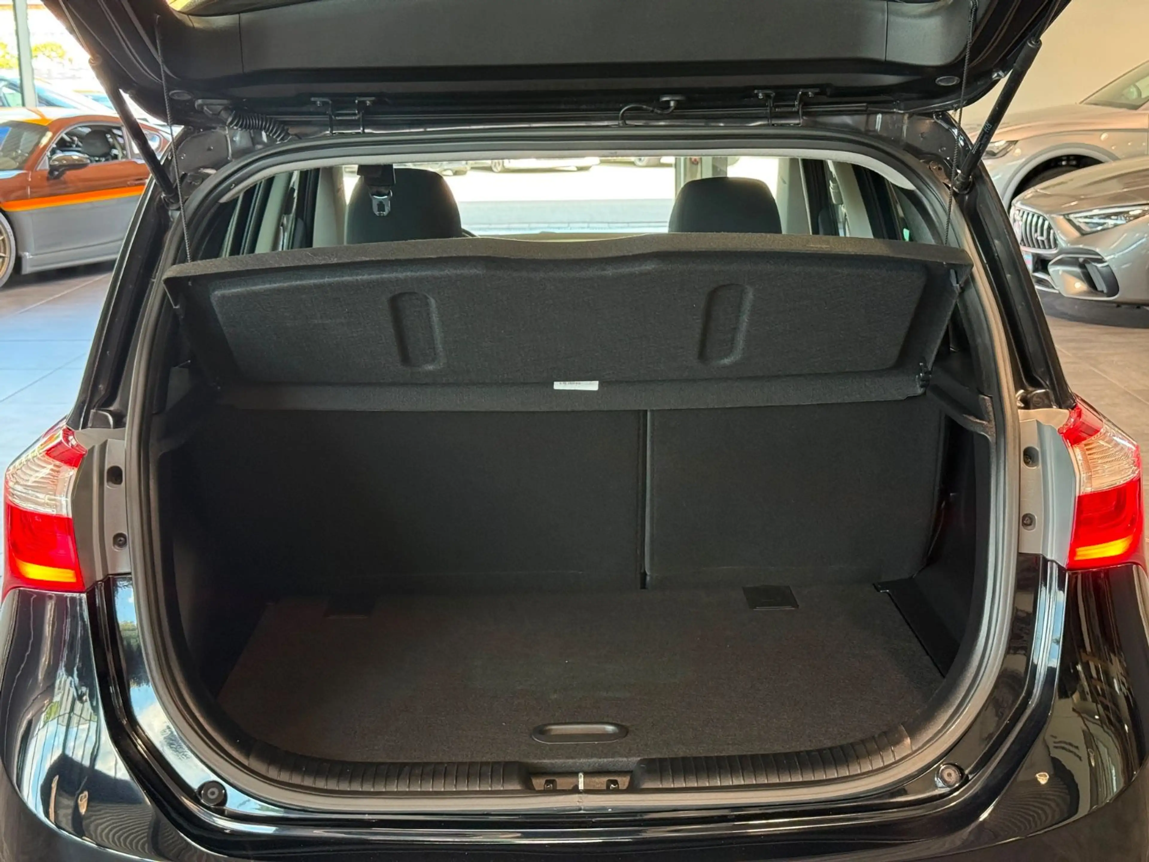 Hyundai iX20 1.6 Space Plus-Paket Automatik S-HEFT/NAVI — photo 11