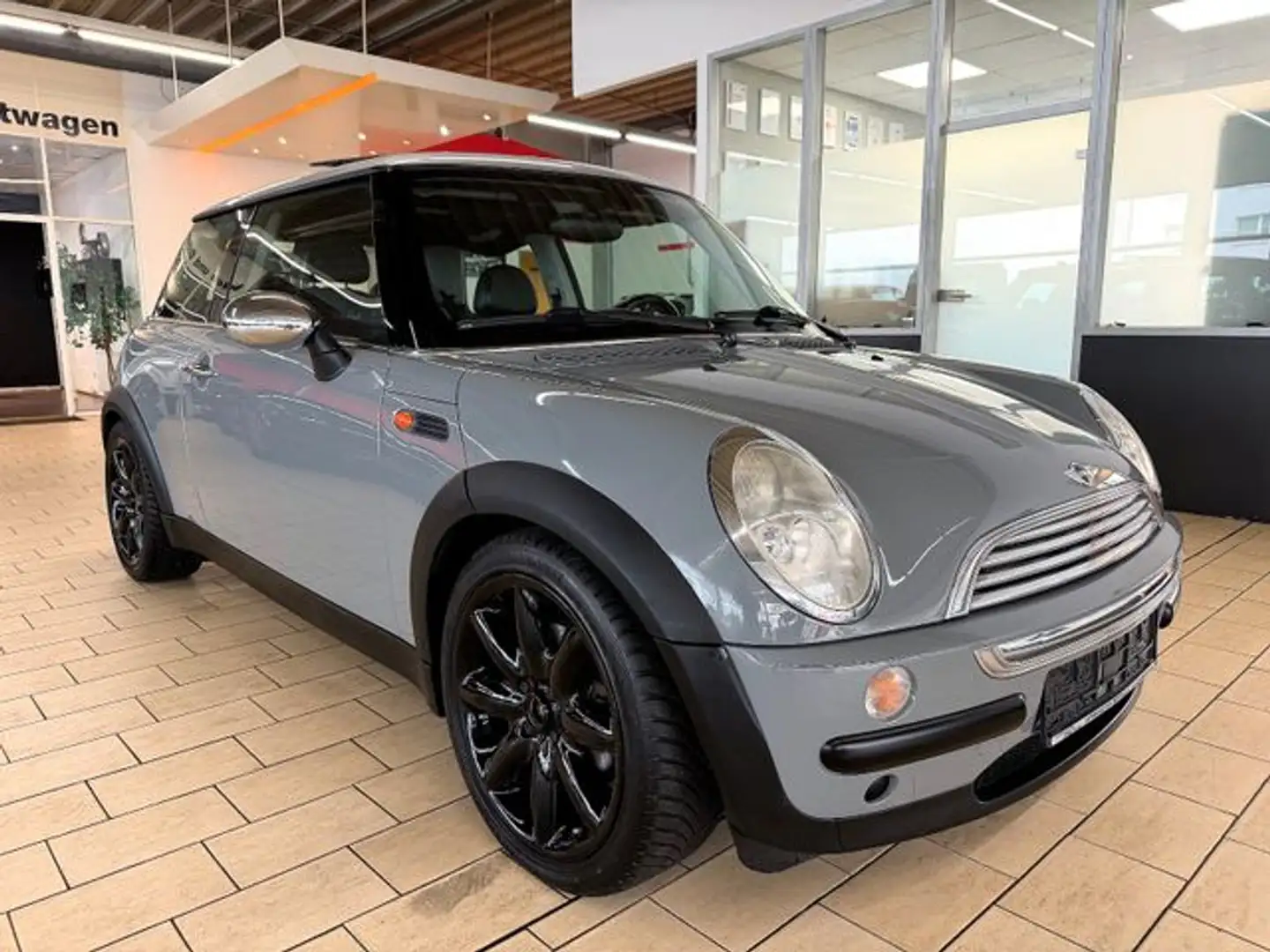 MINI Cooper Mini *AUTOM+NAVI+LEDER+PANO+17* Grau - 1