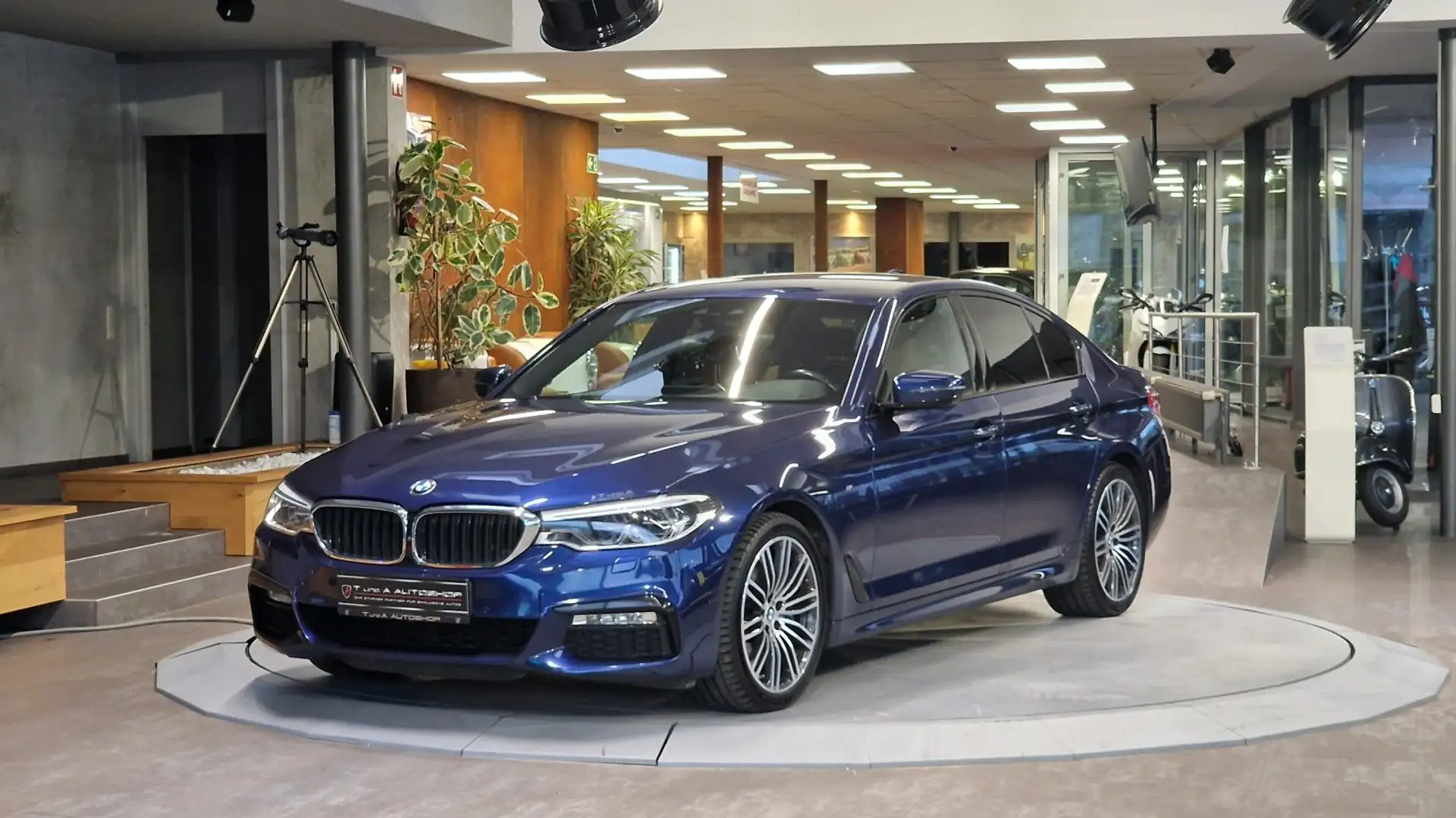 BMW 530 d xDrive M-Paket Aut. *360°*Leder*19Zoll*Ambiente* Blau - 1