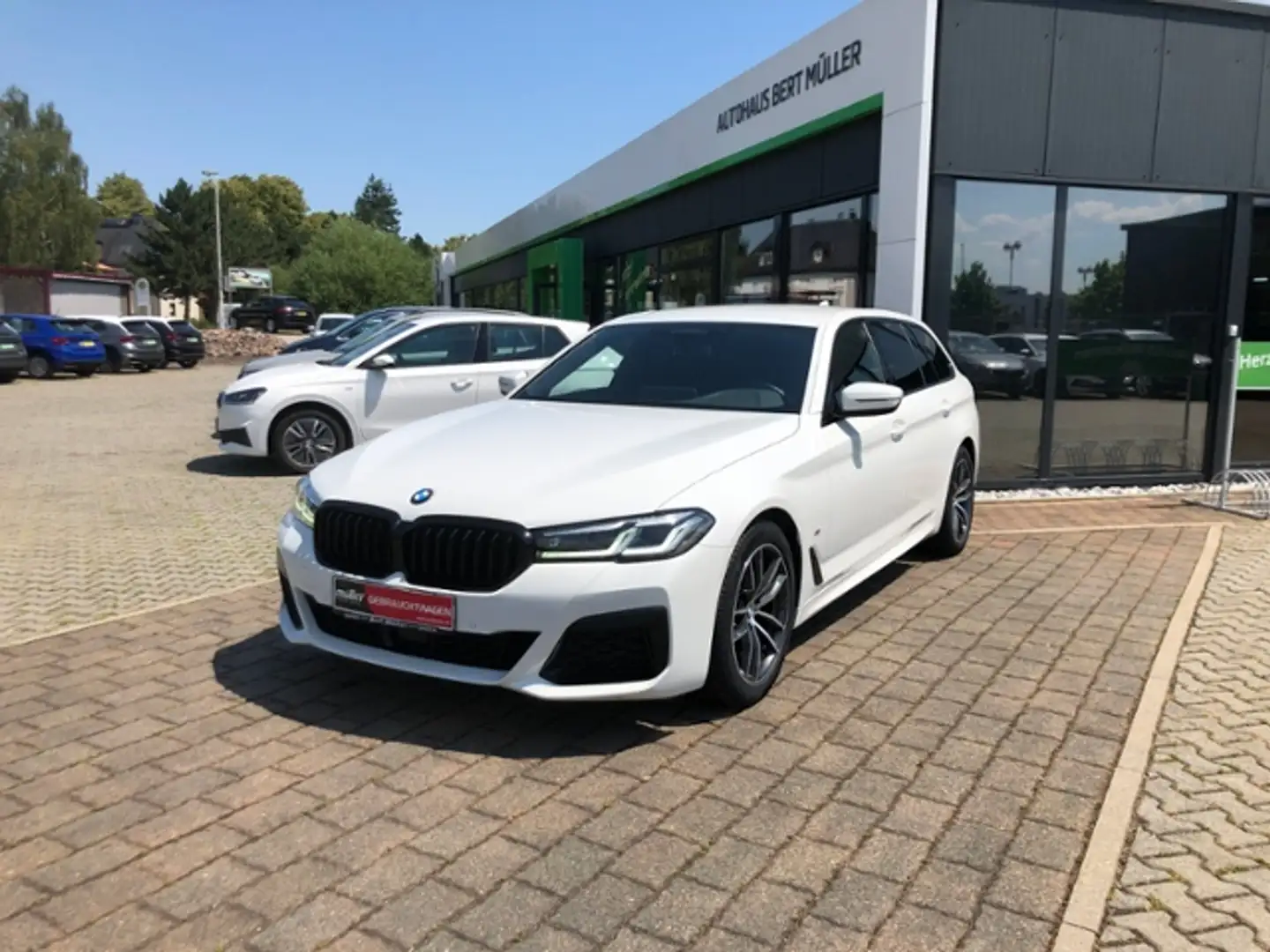 BMW 520 d Touring M Sport Matrix-LED NAVI Bílá - 2