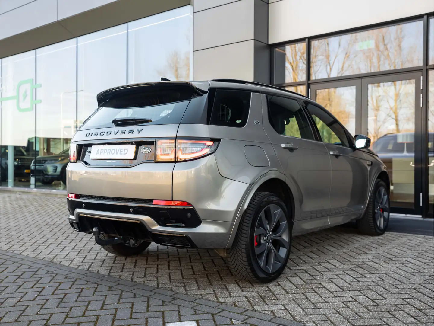 Land Rover Discovery Sport P300e R-Dynamic SE | Trekhaak | Premium-LED | Cold Gris - 2