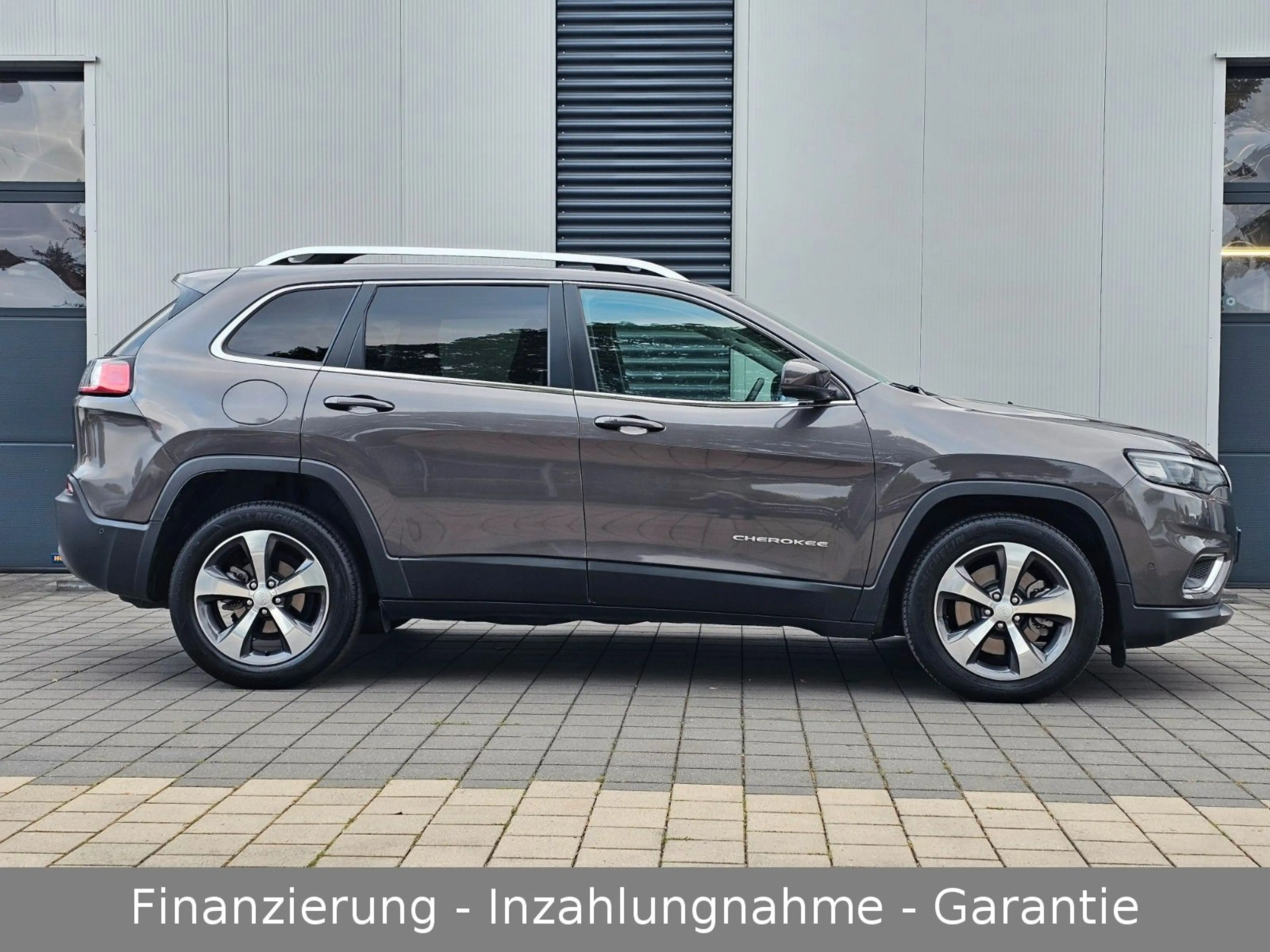Jeep Cherokee Limited — photo 2