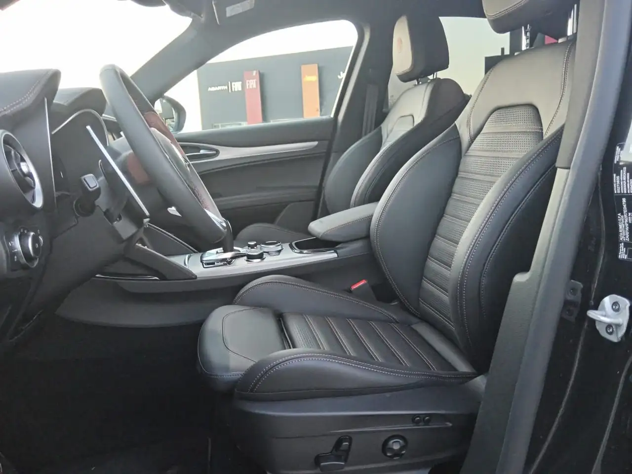 Alfa Romeo Stelvio 2025 — фото 10